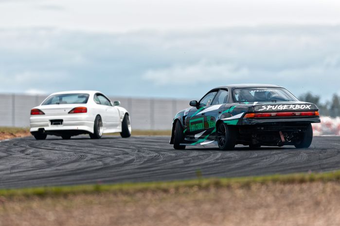Дрифт-гонка автомобилей по автодрому Moscow Raceway на фестивале «Дрифт Экспо» в Волоколамске