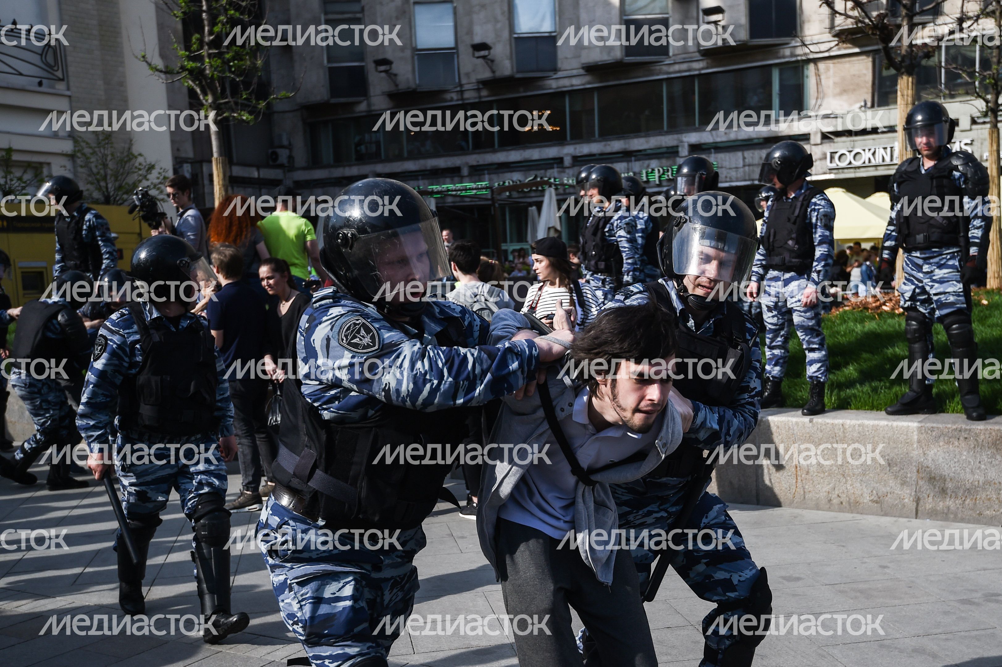Несанкционированный митинг на Пушкинской площади