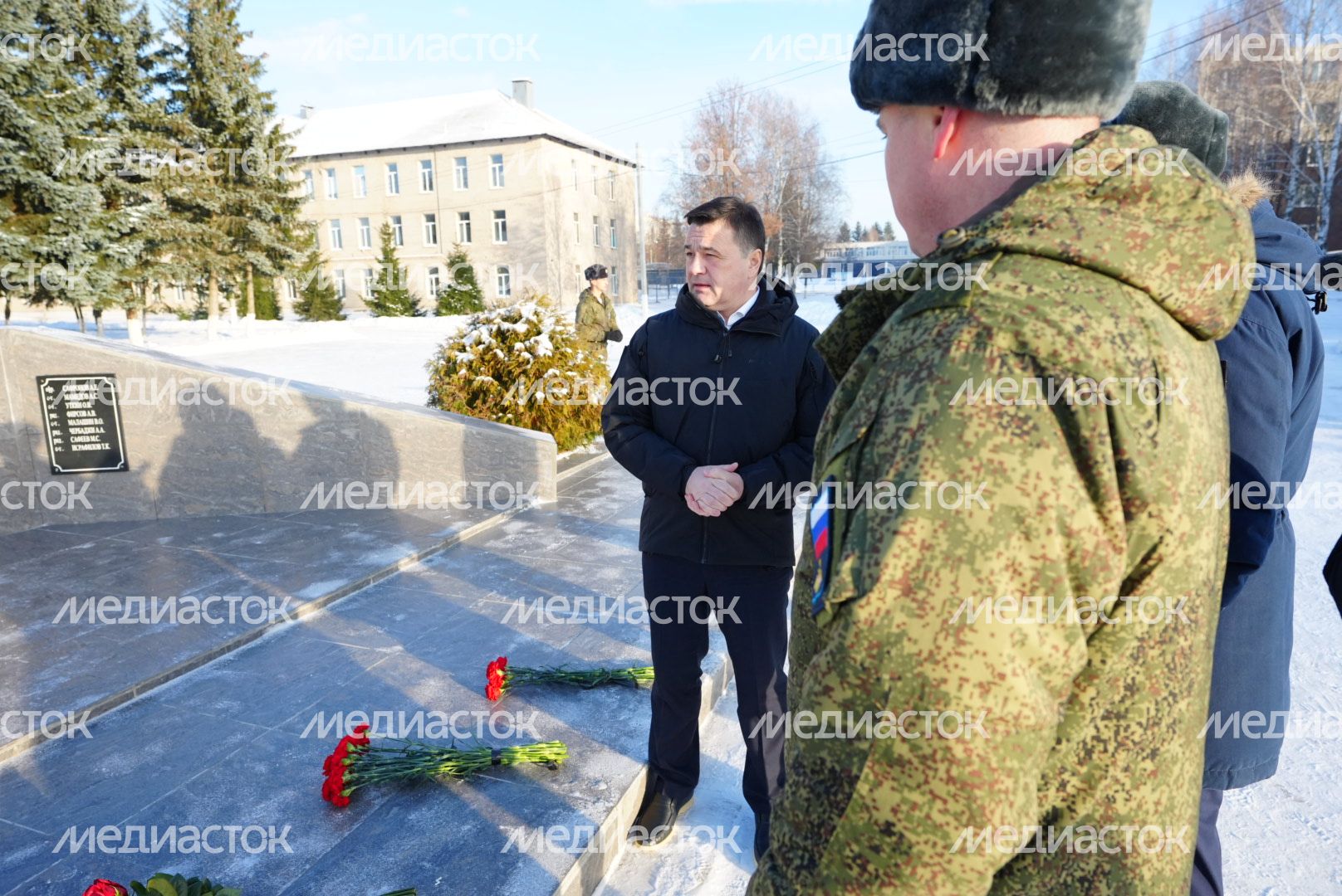 Возложение цветов к мемориалу погибших десантников Губернатором Подмосковья