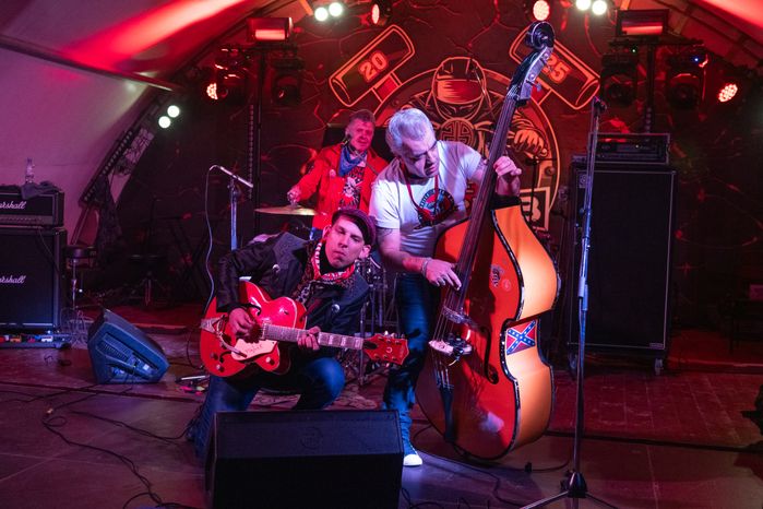 Группа «Мистер Твистер» на концерте фестиваля «Bike party отрыв-2025»