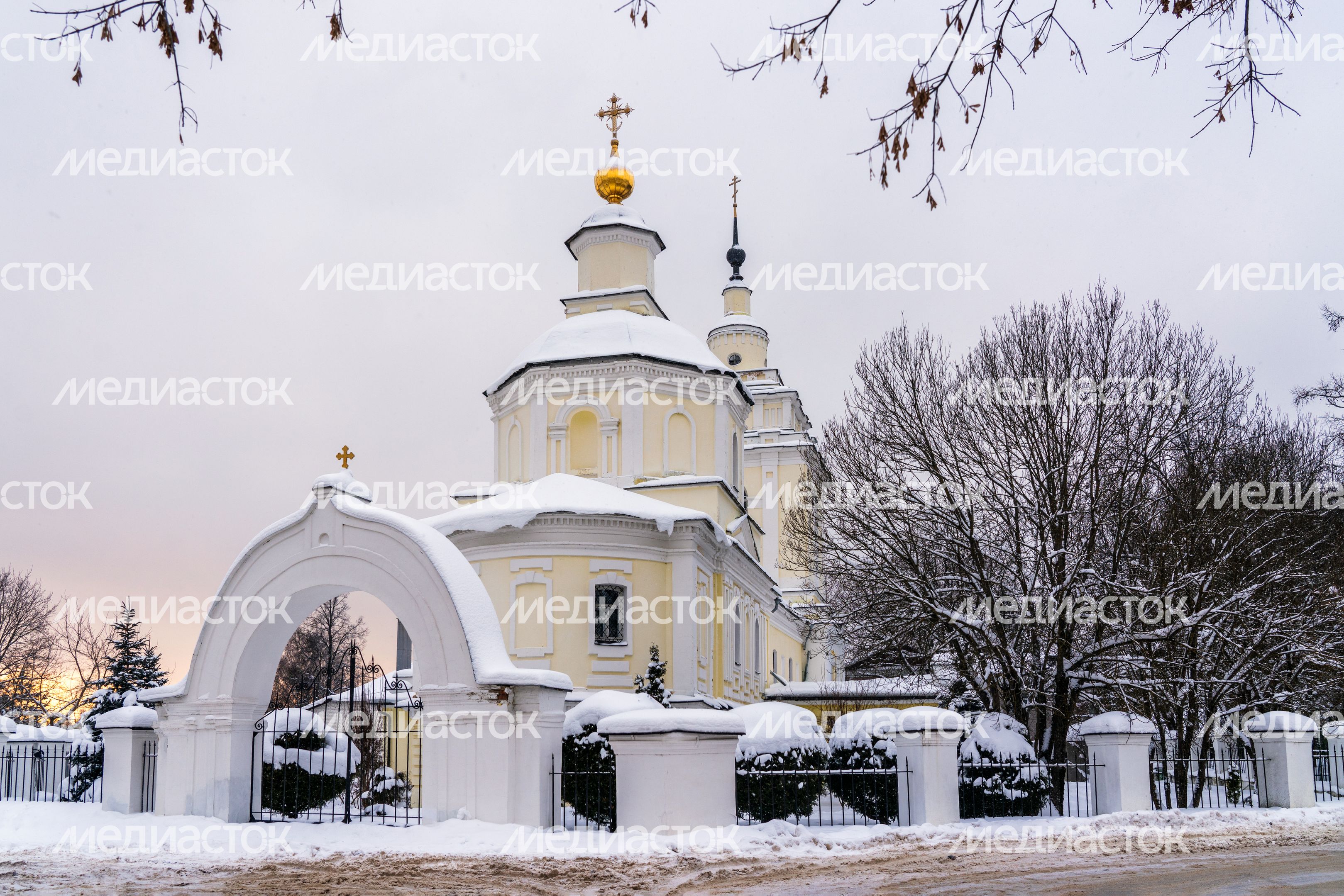 Церковь Покрова Пресвятой Богородицы в городе Руза зимой Церковь Покрова Пресвятой Богородицы в городе Руза зимой