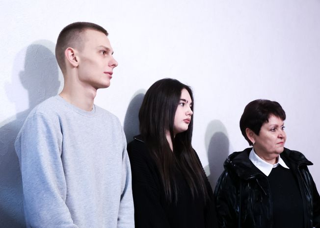 Андрей Воробьев навестил волоколамских новоселов, переехавших из аварийного жилья
