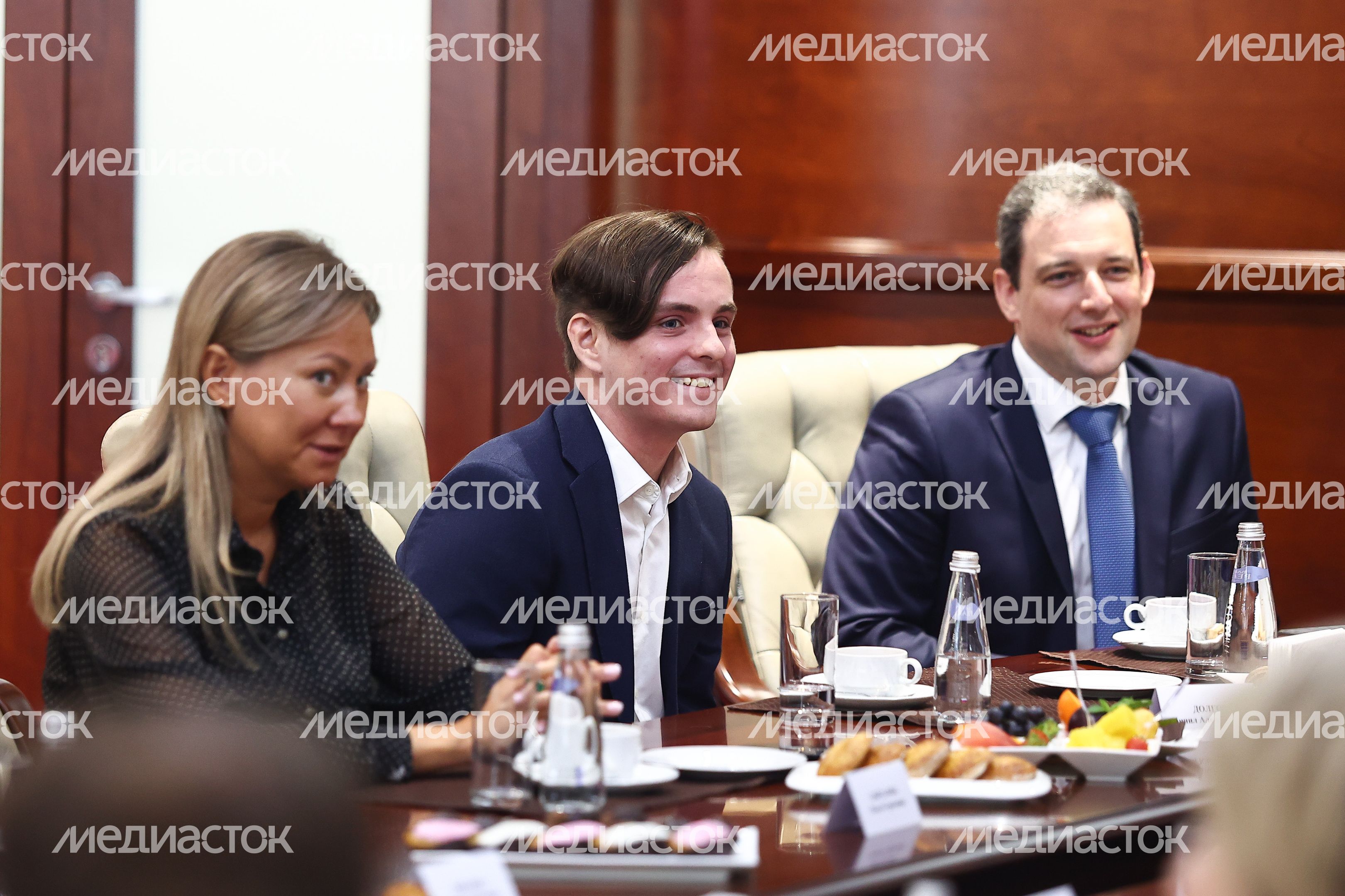 Обсуждение Губернатором Подмосковья с победителями, призерами школьных олимпиад и их наставниками развития образования в регионе