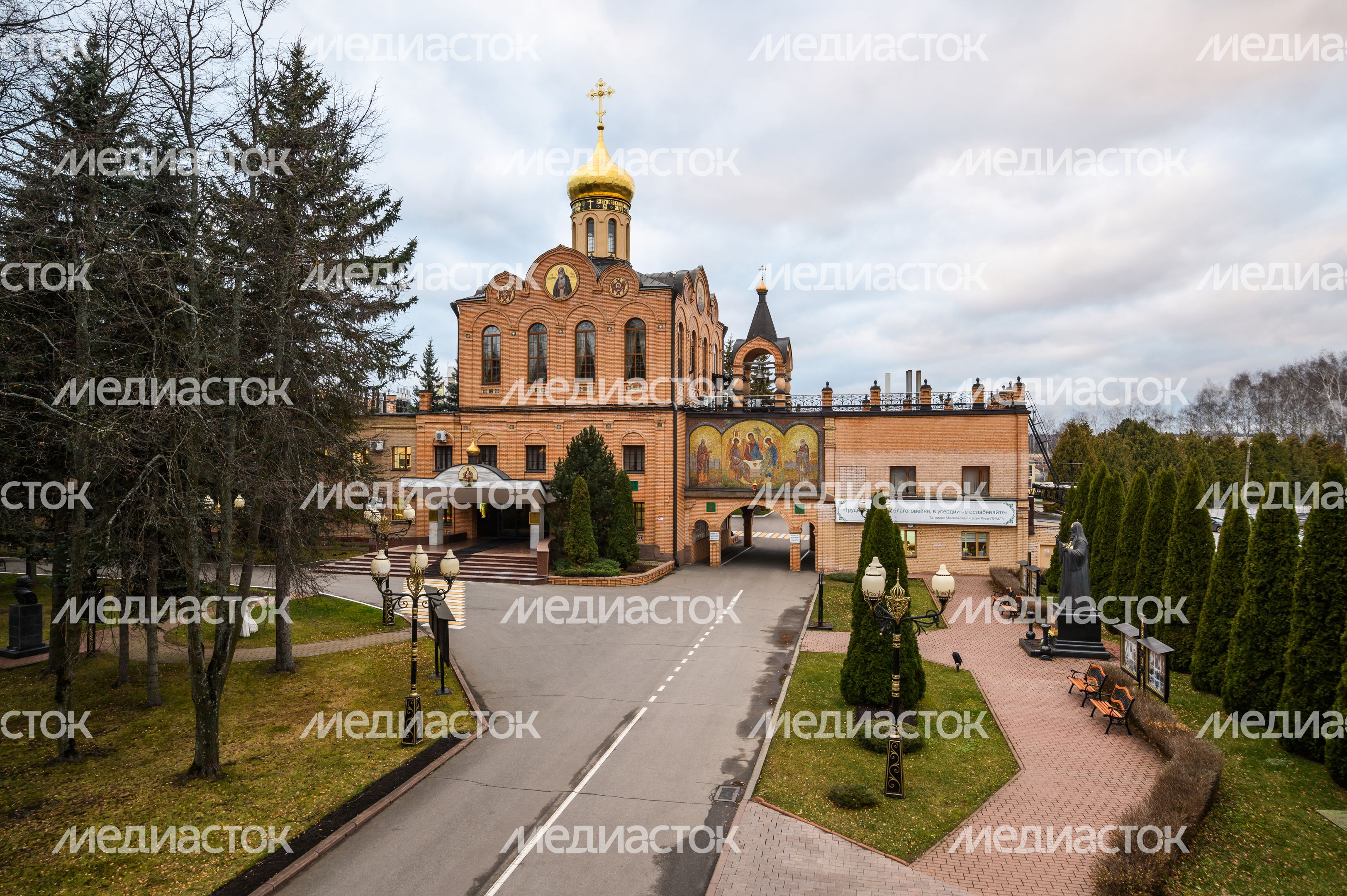 Храм во имя преподобного Серафима Саровского в рабочем поселке Софрино города Пушкино Сергиево-Посадского округа Храм во имя преподобного Серафима Саровского в рабочем поселке Софрино города Пушкино Сергиево-Посадского округа