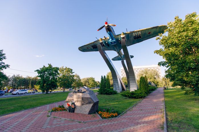 Дубна. Памятник самолету Ил-2