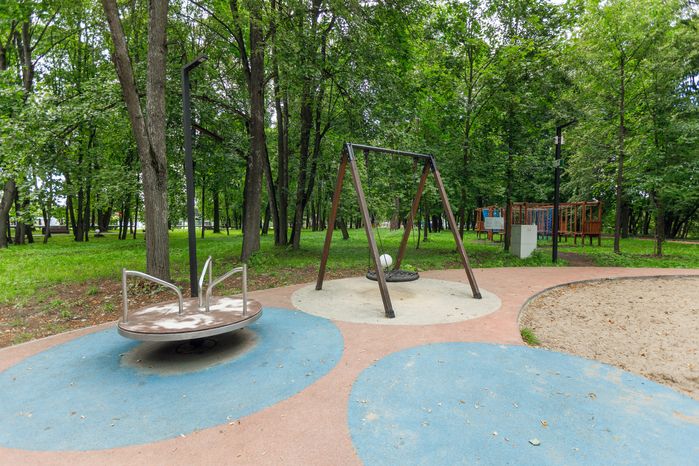 Детская площадка в Лосино-Петровском парке