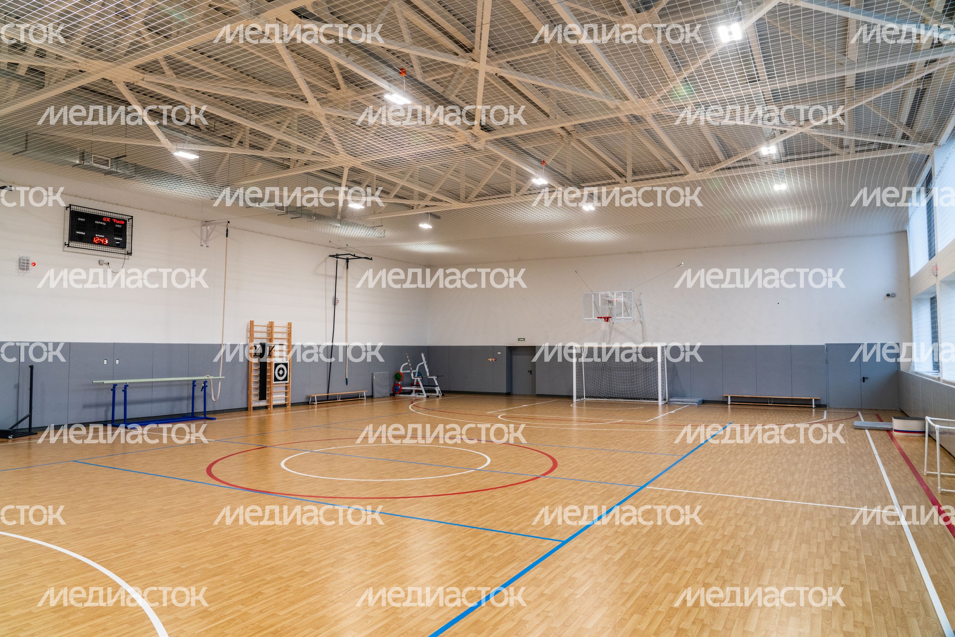 Спортзал в новом корпусе «Интеллектуал» школы «КвантУм» им. Героя СССР В. Фабричнова в мкр. Восточный Звенигорода Спортзал в новом корпусе «Интеллектуал» школы «КвантУм» им. Героя СССР В. Фабричнова в мкр. Восточный Звенигорода