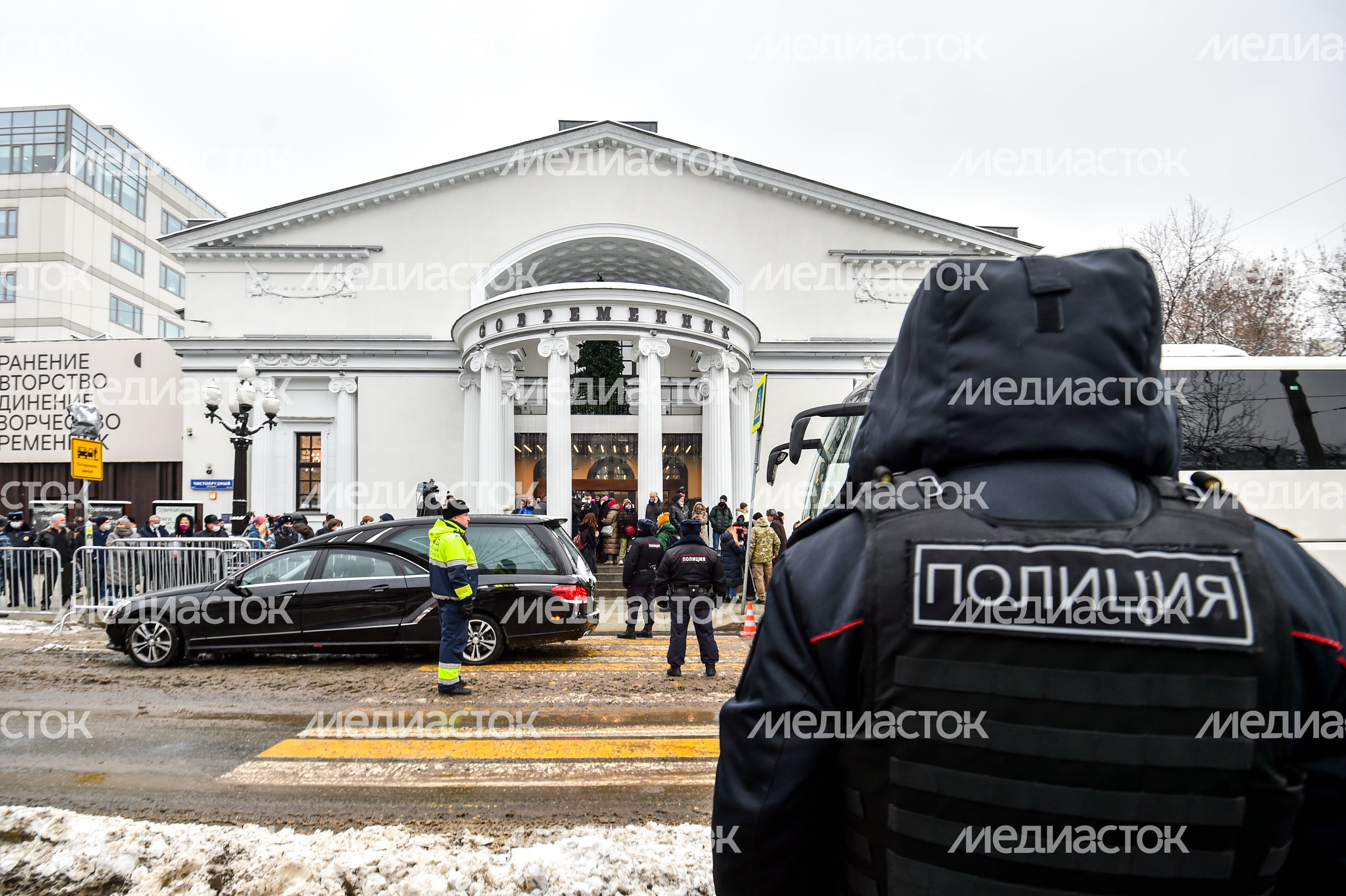 Церемония прощания с актером Валентином Гафтом в театре «Современник» в Москве Церемония прощания с актером Валентином Гафтом в театре «Современник» в Москве