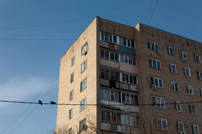 Зимние виды улиц города Дзержинский
