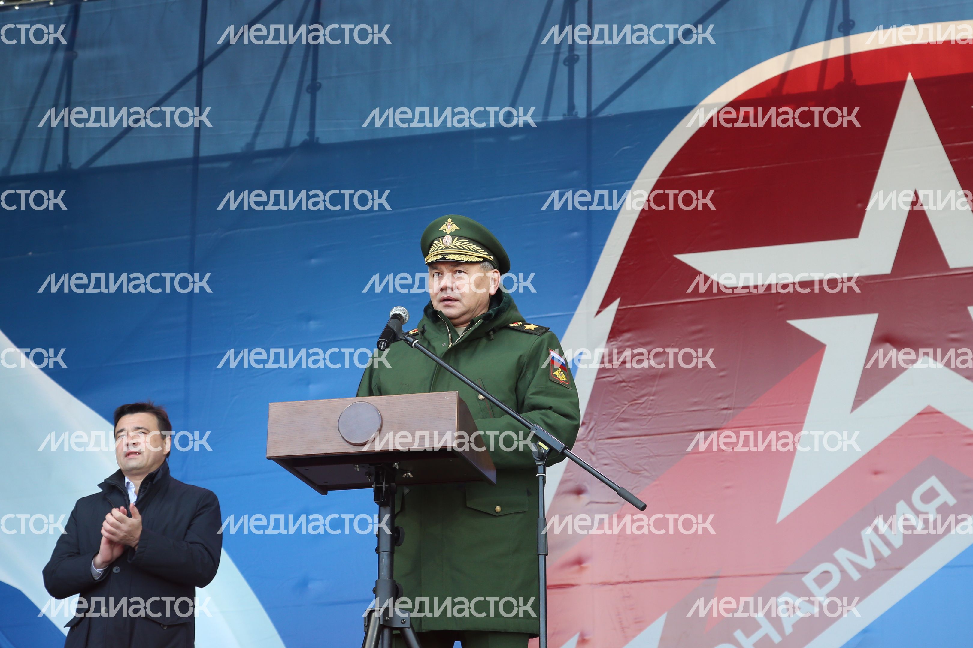 Губернатор Подмосковья и министр обороны РФ открыли форум движения Юнармия в парке Патриот