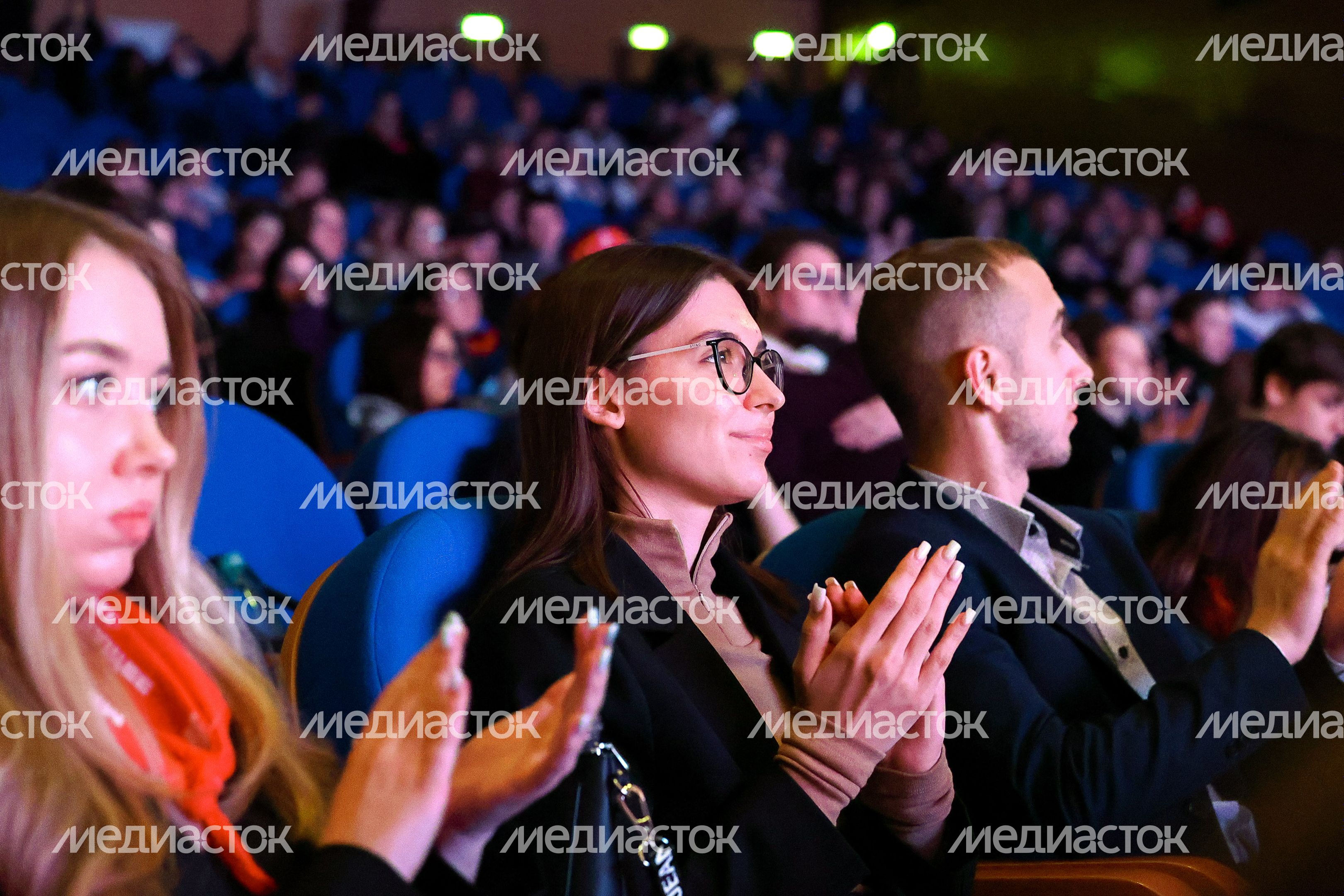 Молодежь Подмосковья на встрече с Марией Захаровой