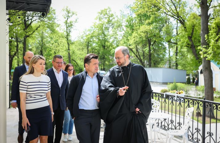Губернатор и протоиерей Александр Ткаченко навестили юных пациентов Московского областного хосписа