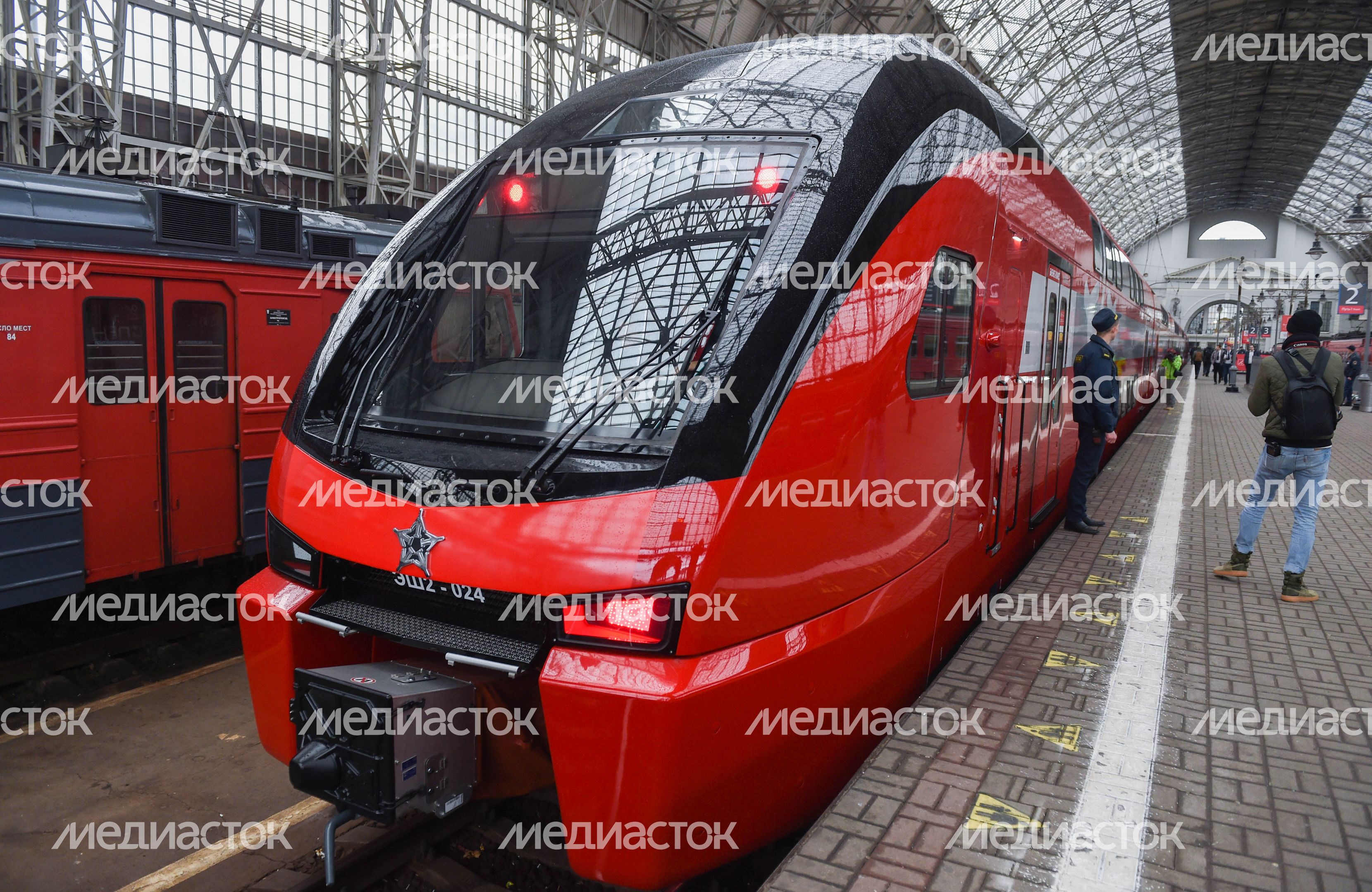 Запуск двухэтажного «Аэроэкспресса» с Киевского вокзала в Москве Запуск двухэтажного «Аэроэкспресса» с Киевского вокзала в Москве