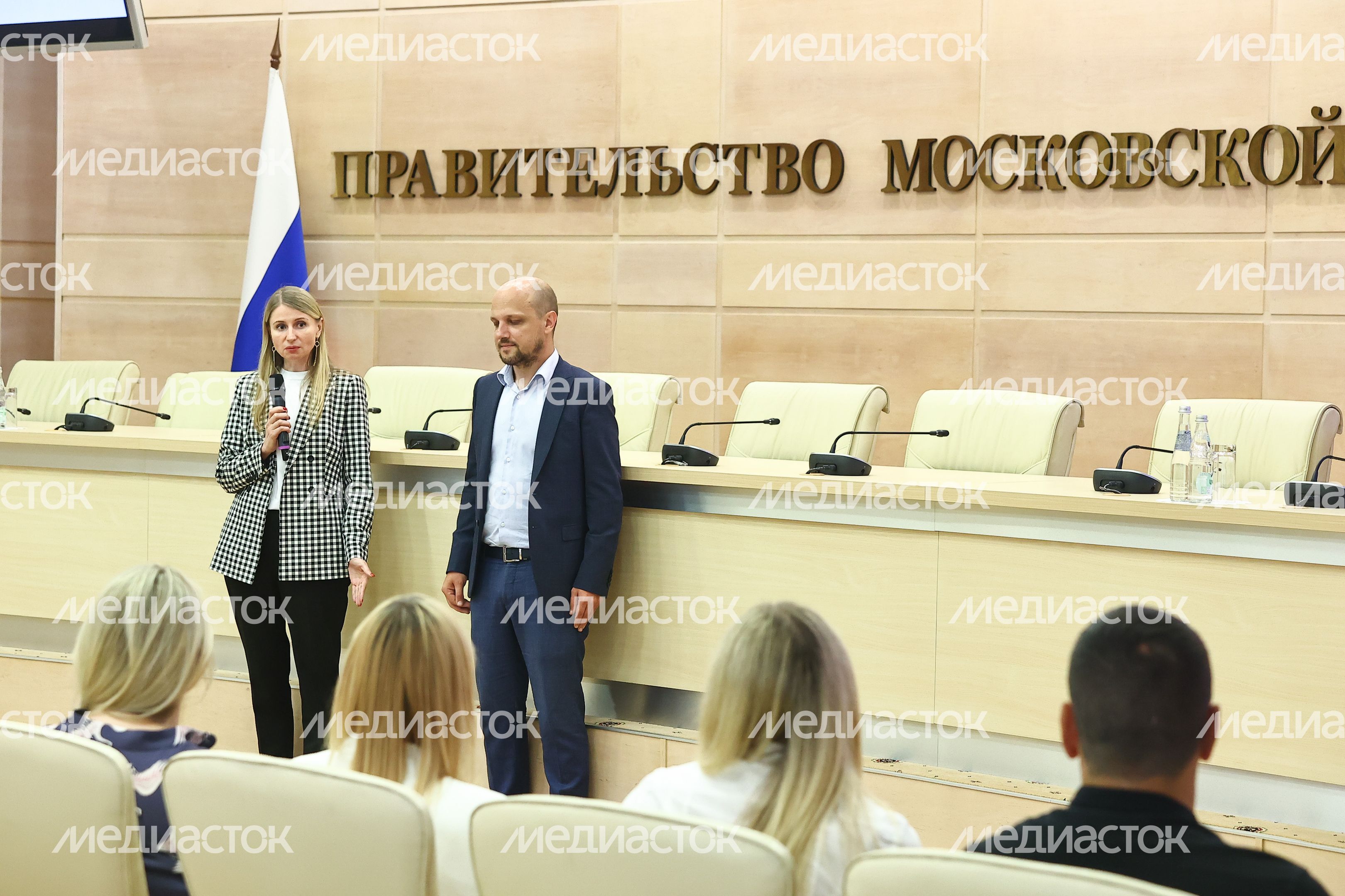 Подмосковным тренерам вручили сертификаты на покупку жилья по соципотеке Подмосковным тренерам вручили сертификаты на покупку жилья по соципотеке