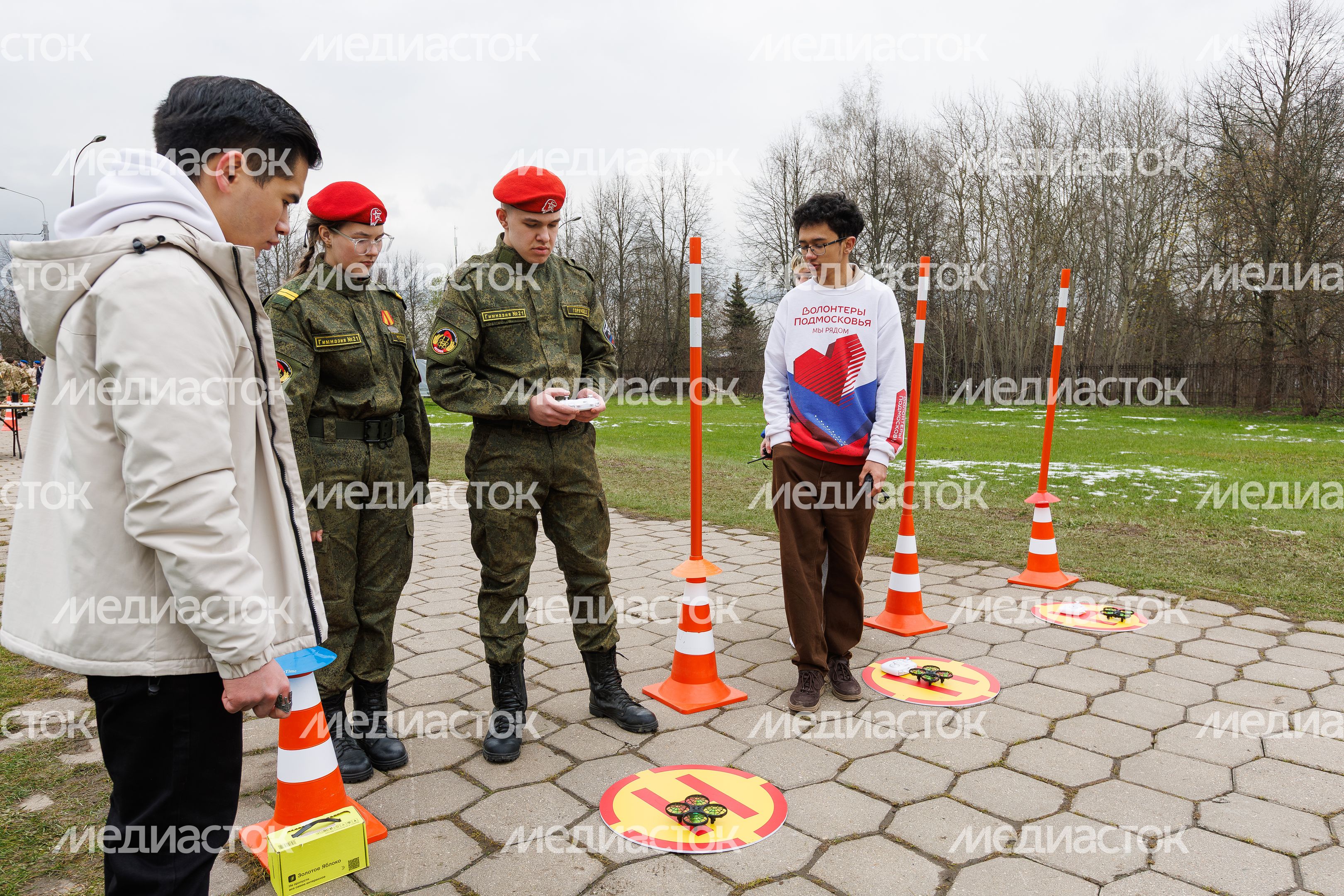 Военно-патриотическая игра «Юнармия, вперед!», посвященная Дню Победы, в Горках Ленинских Военно-патриотическая игра «Юнармия, вперед!», посвященная Дню Победы, в Горках Ленинских