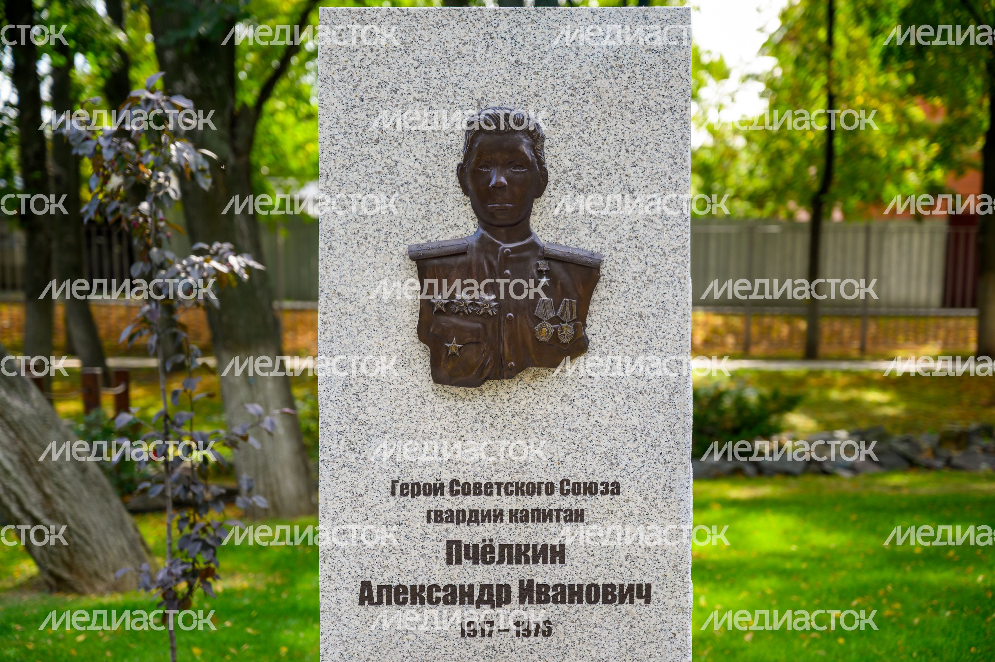 Сквер имени В.Н. Леонова в Зарайске Сквер имени В.Н. Леонова в Зарайске