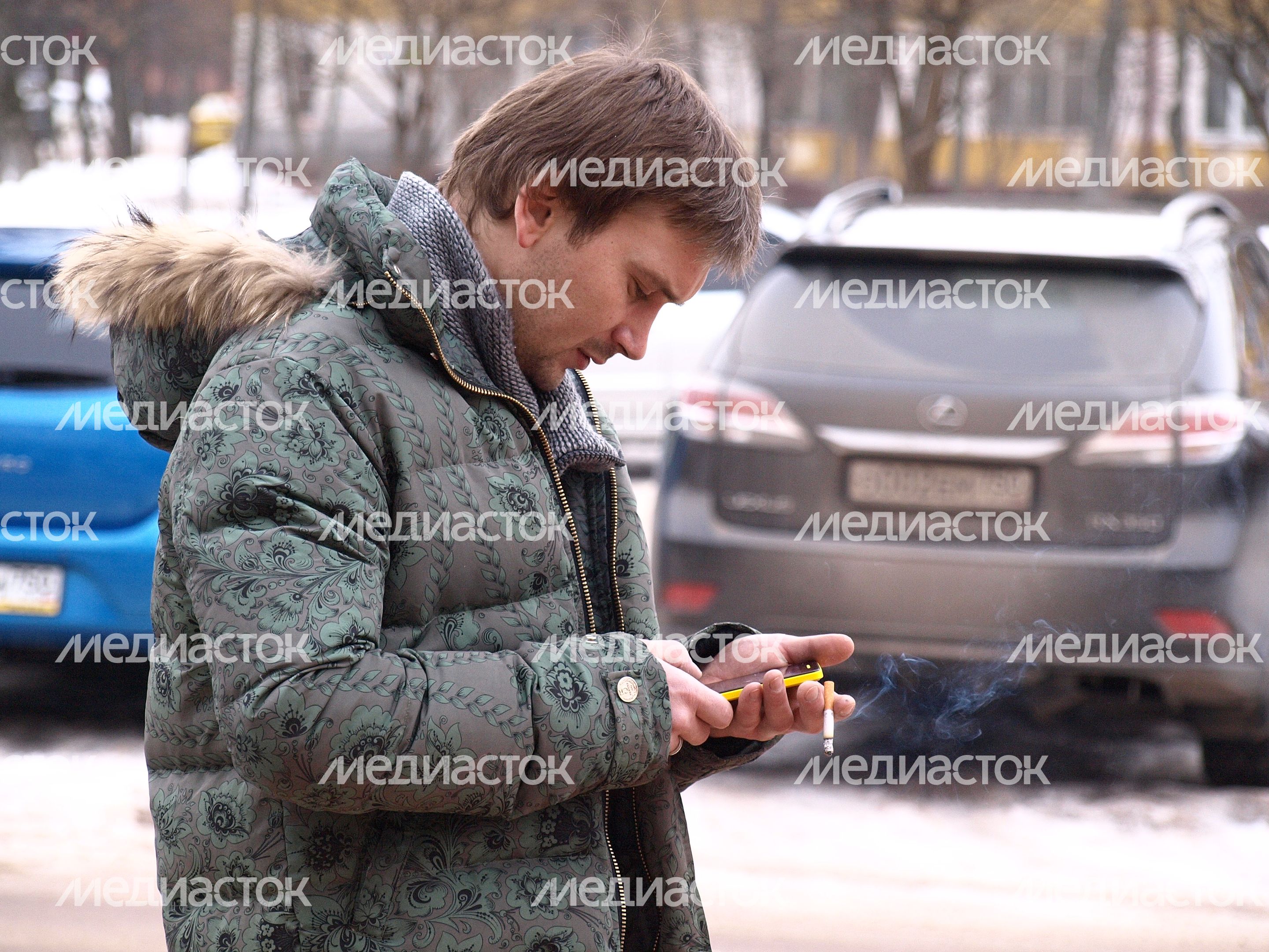 Мужчина с сигаретой в Ивантеевке Мужчина с сигаретой в Ивантеевке