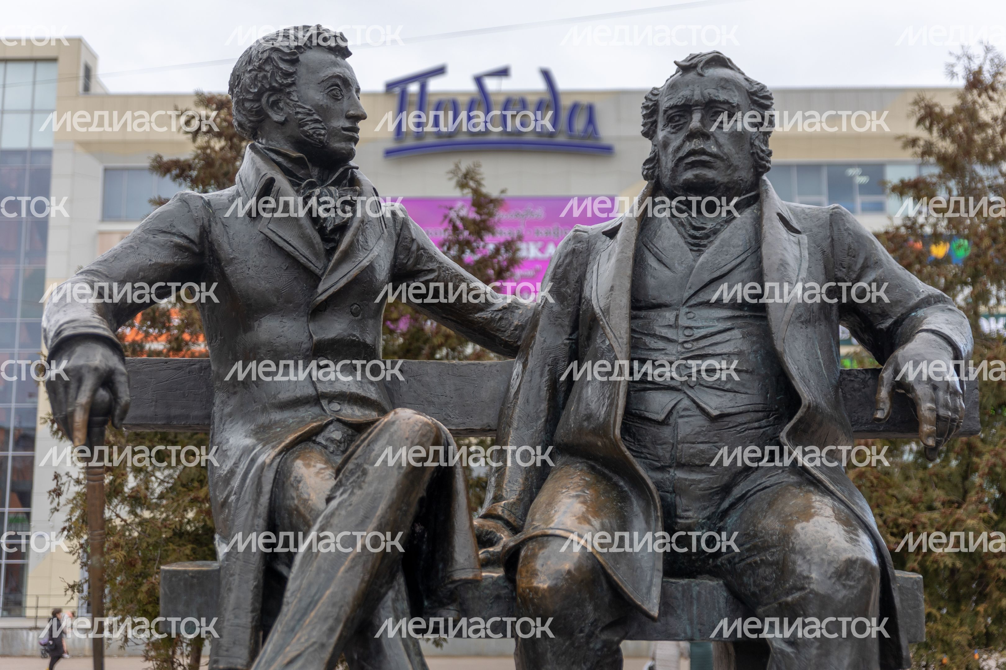 Памятник Пушкину и Крылову Памятник Пушкину и Крылову