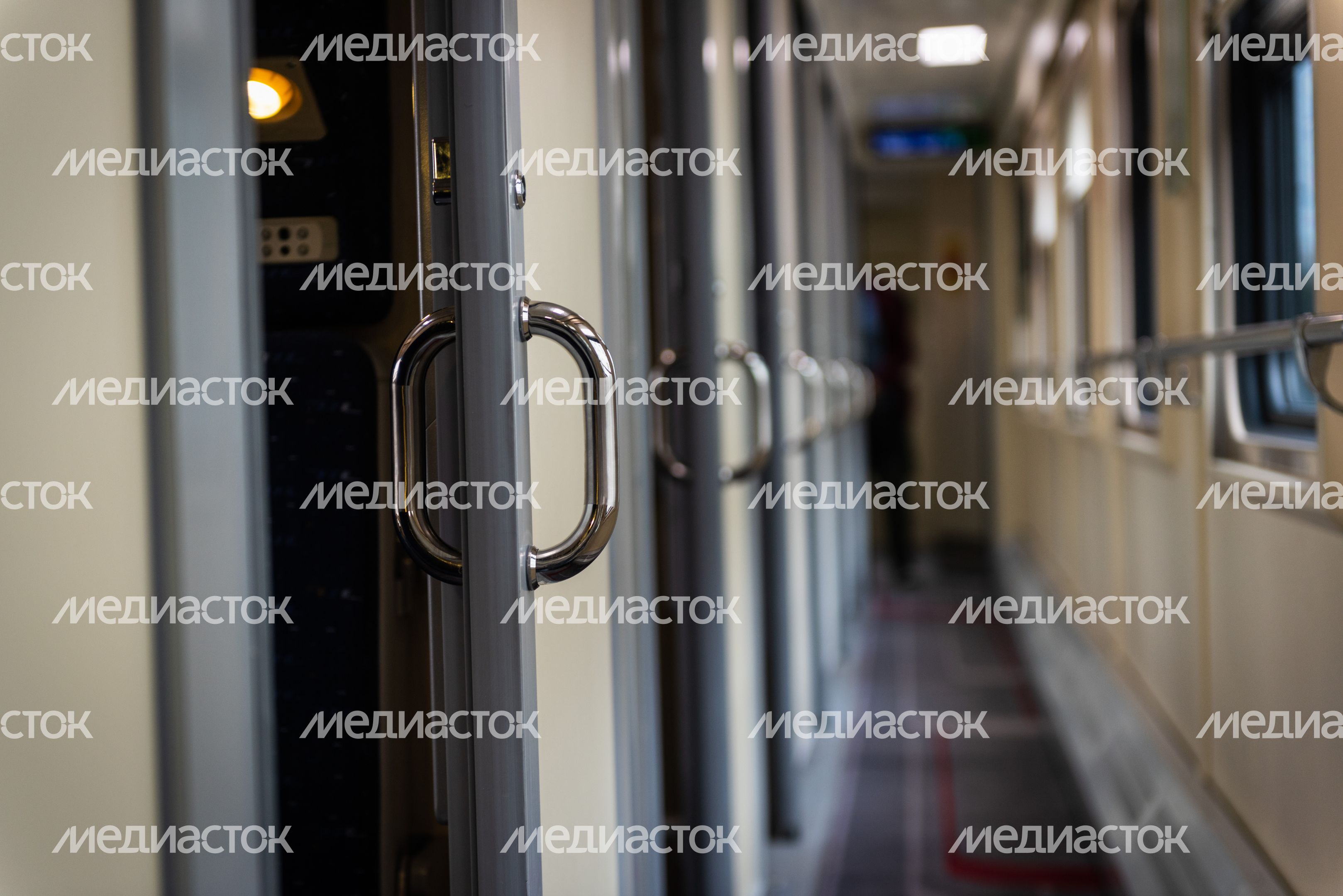 Новый вагон‑купе РЖД с душем и холодильником