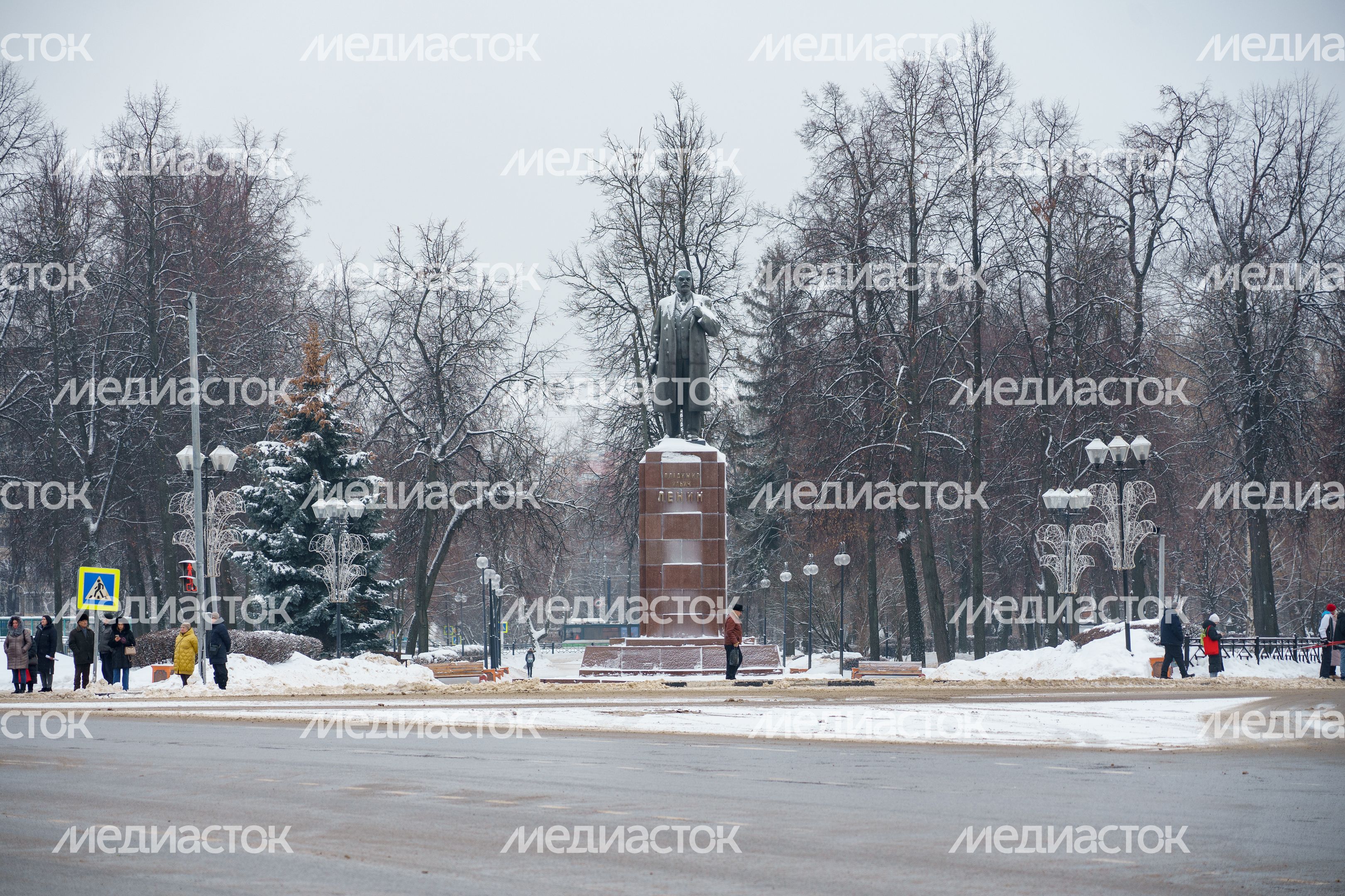 Подольск. Памятник В.И. Ленину на одноименной площади Подольск. Памятник В.И. Ленину на одноименной площади