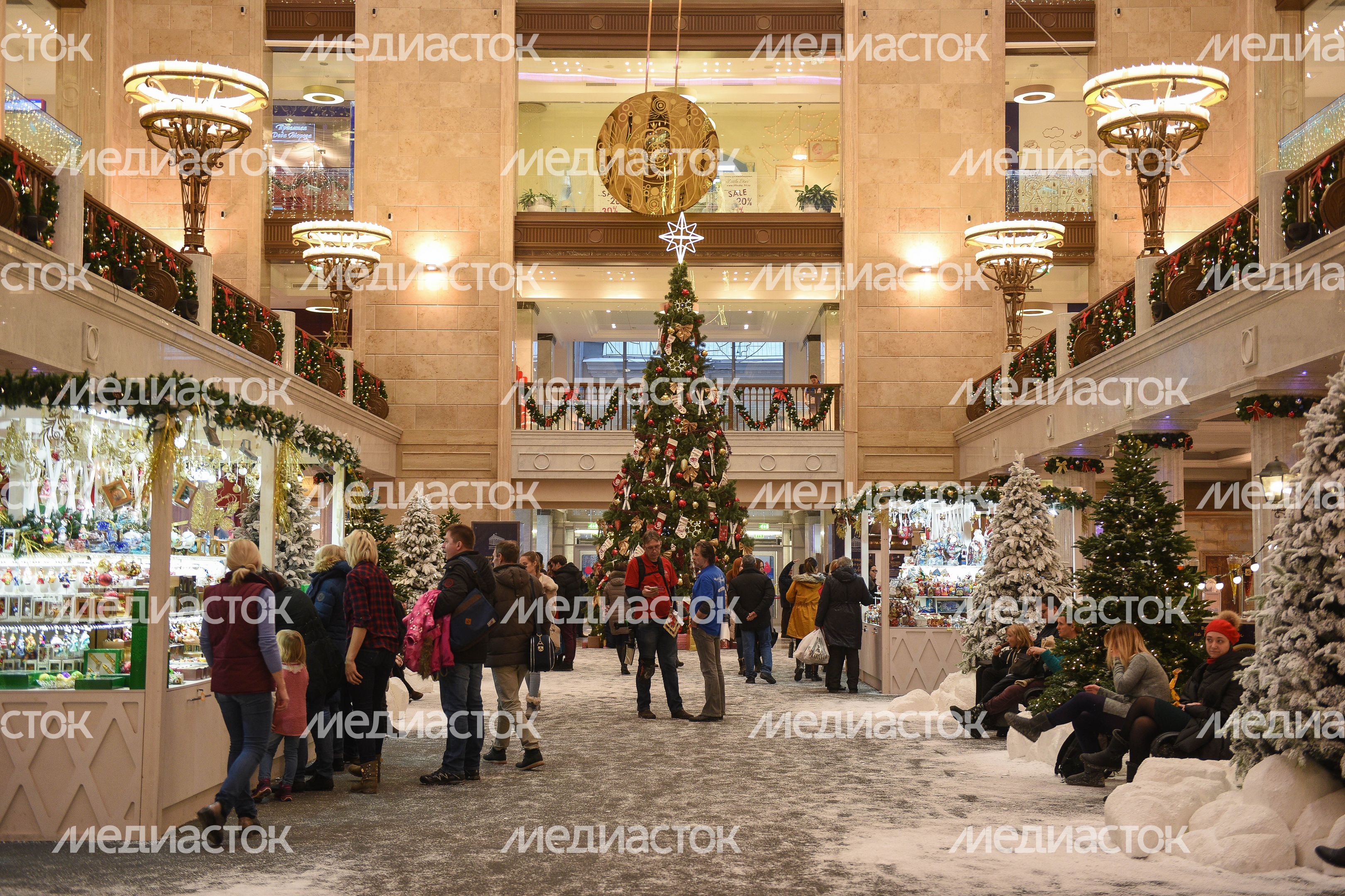 Самые яркие новогодние витрины Москвы