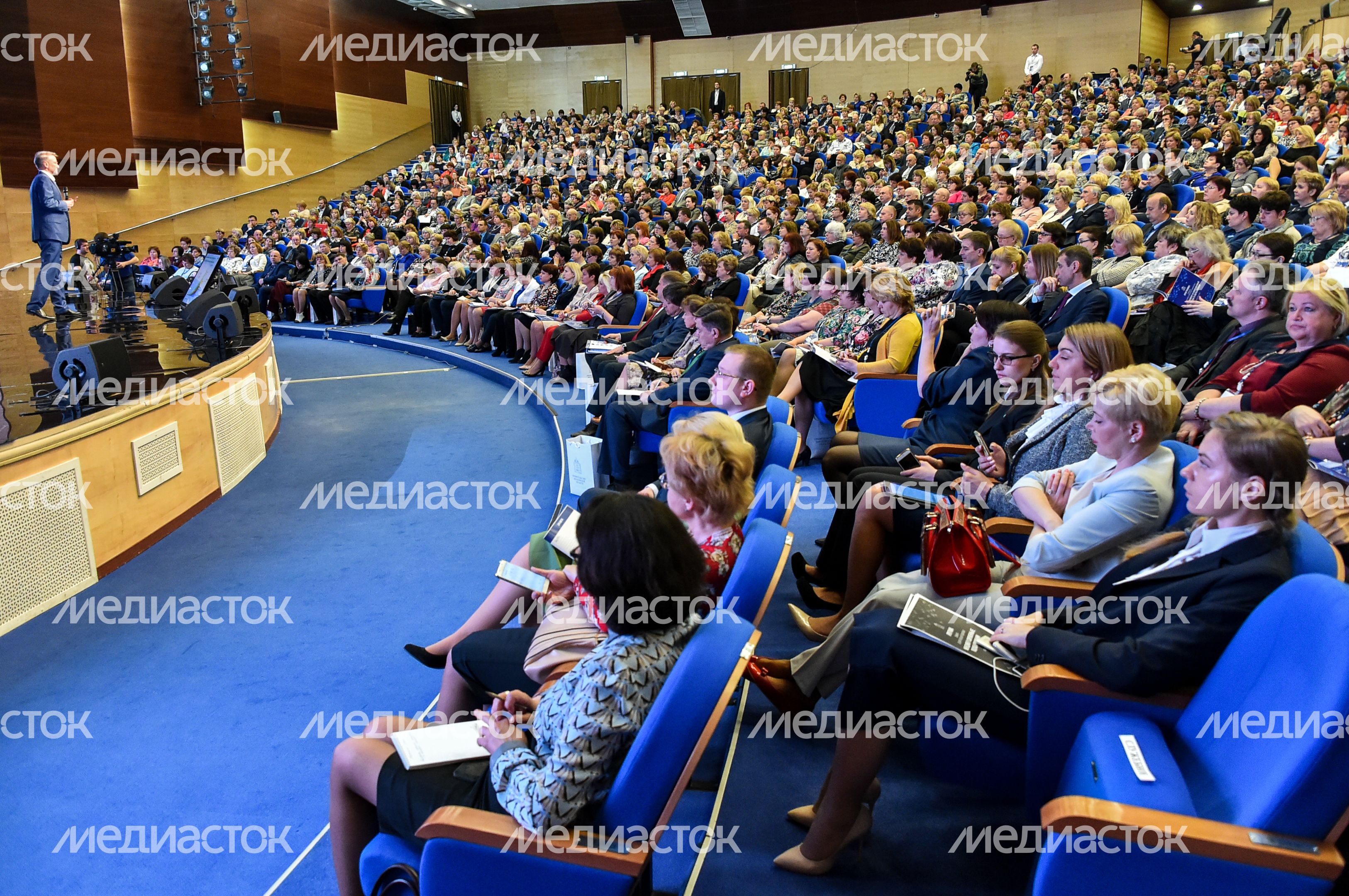 Власти Подмосковья провели большой семинар в системе образования