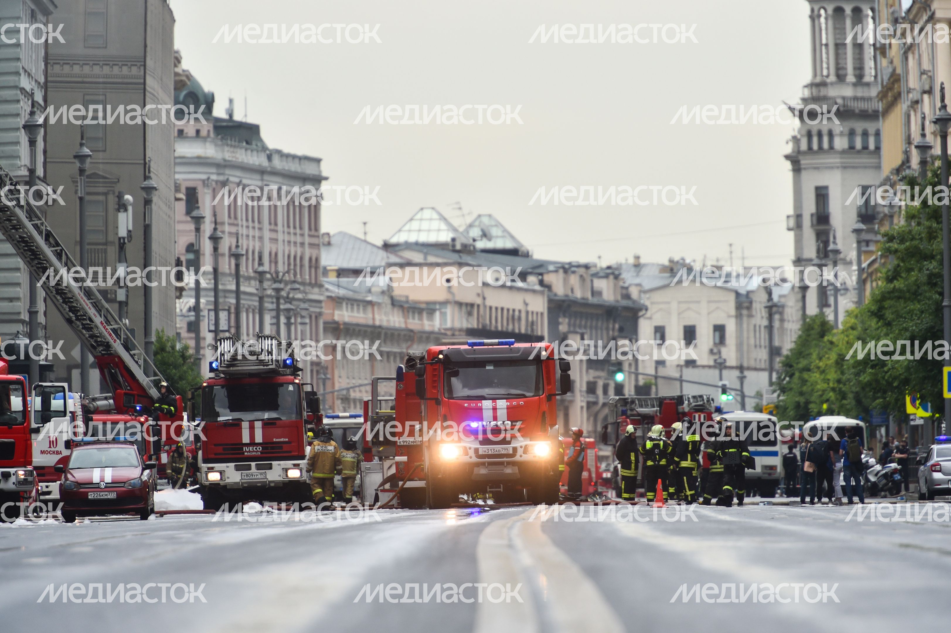 Пожар в реставрируемом здании на Тверской улице в Москве