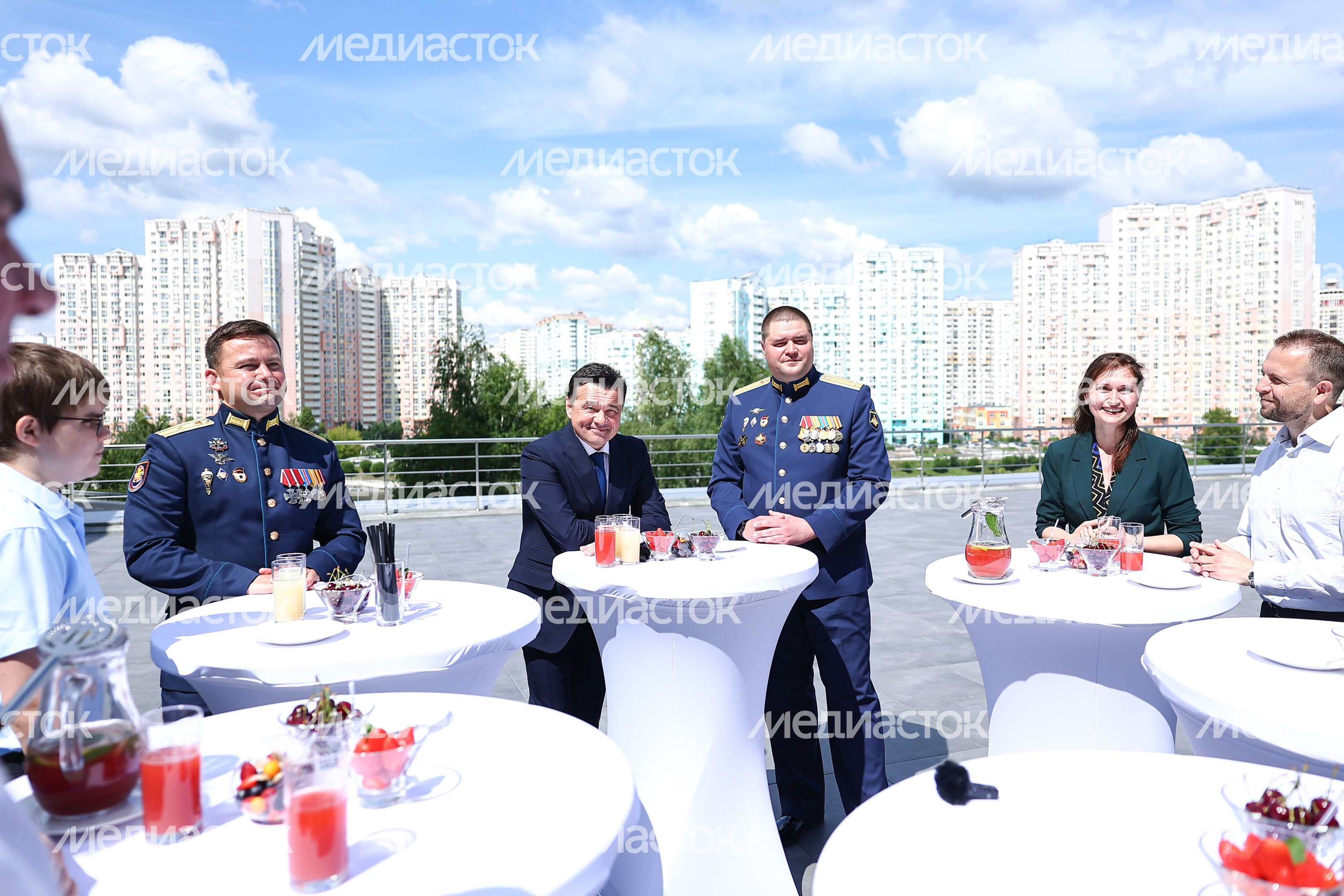 Губернатор поздравил подмосковных школьников, набравших 300 баллов на ЕГЭ Губернатор поздравил подмосковных школьников, набравших 300 баллов на ЕГЭ