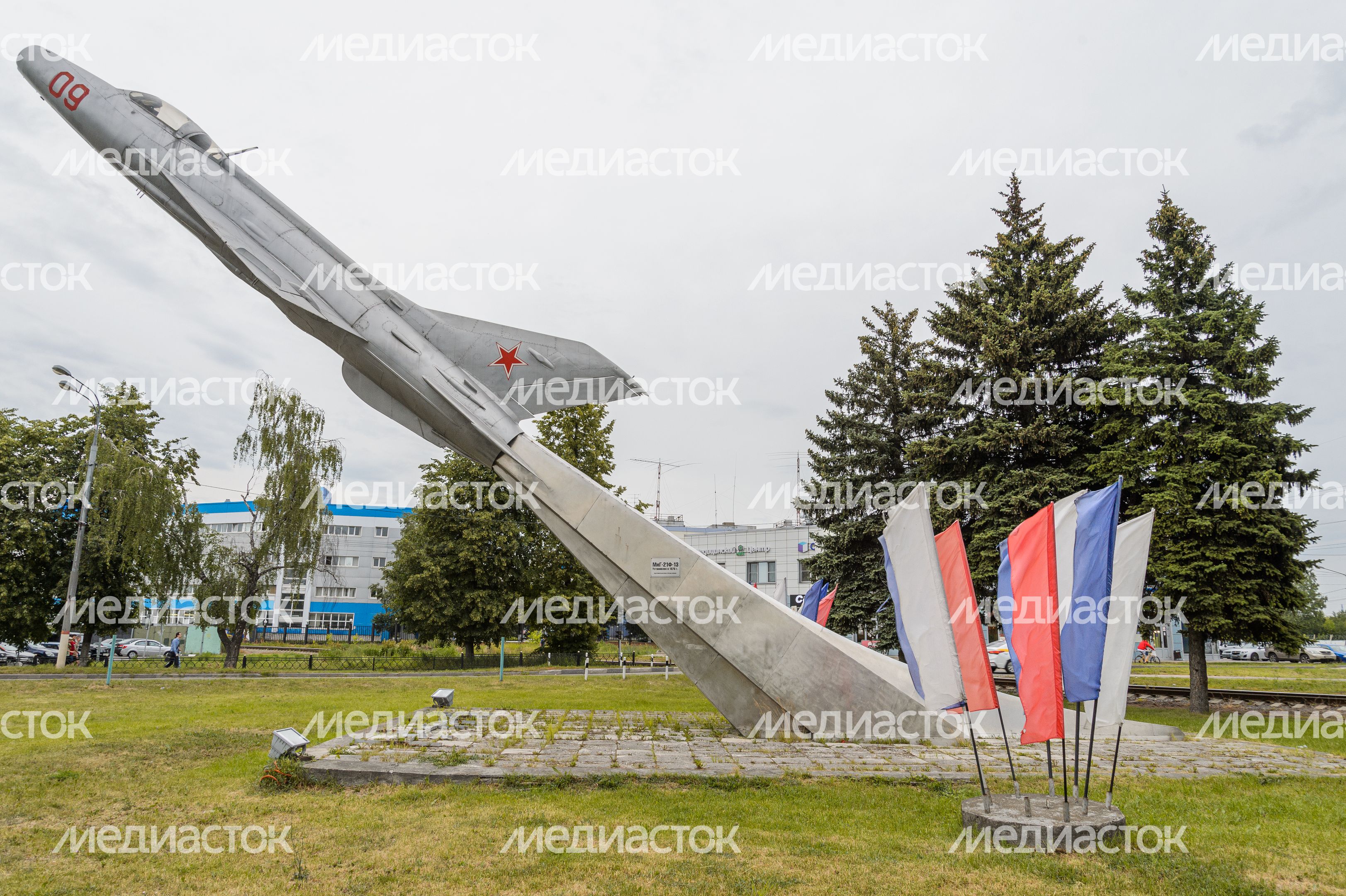 Памятник МиГ-21Ф-13