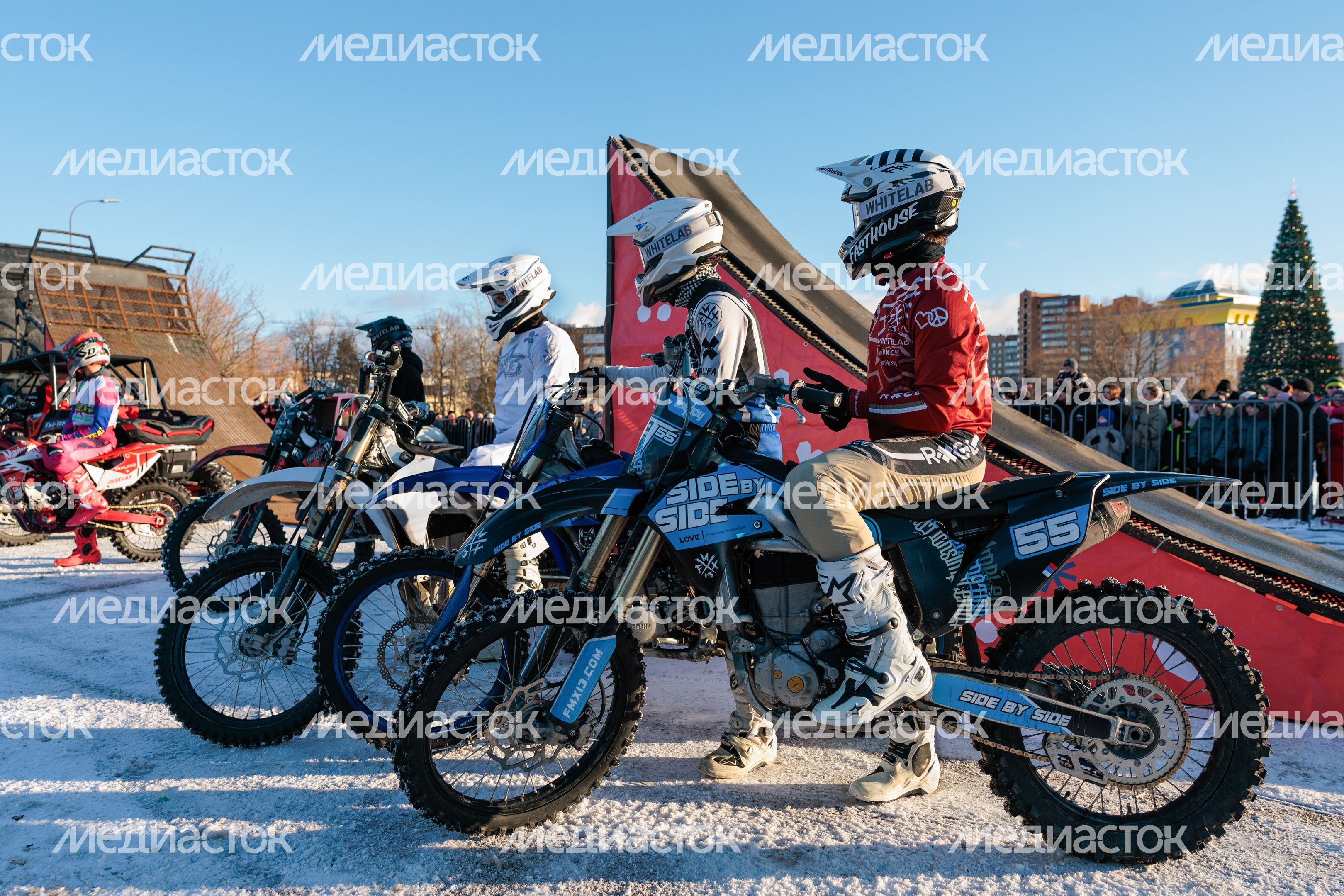 Зимний фристайл-мотокросс от команды FMX13 в Одинцово Зимний фристайл-мотокросс от команды FMX13 в Одинцово