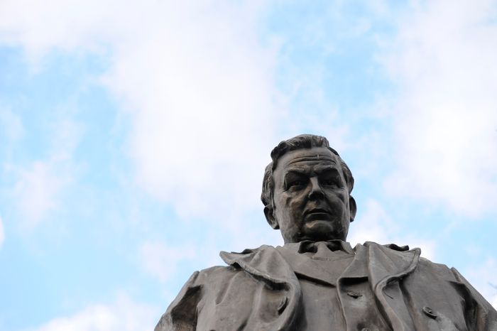 Памятник Александру Твардовскому в Москве