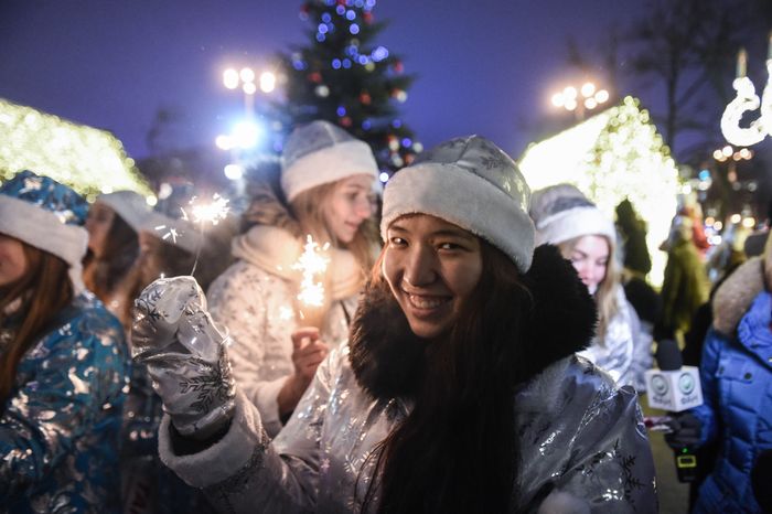 Парад Снегурочек в Москве