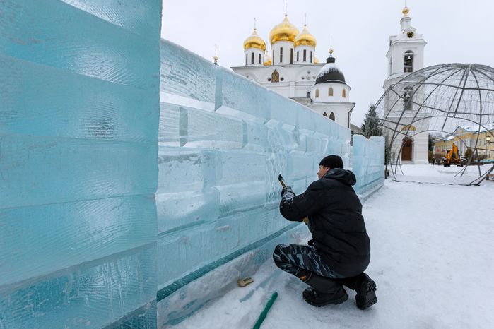 Ледяной городок на Исторической площади в Дмитрове