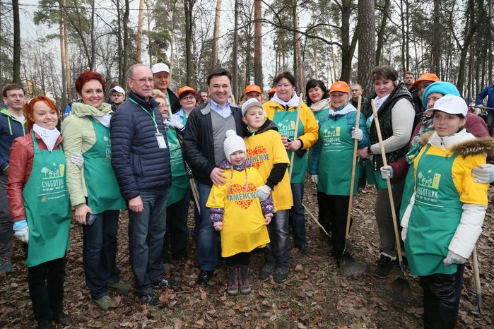 А. Воробьев принял участие в областном субботнике в Раменском районе