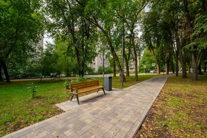 Сквер на улице Крупешина в Балашихе после благоустройства