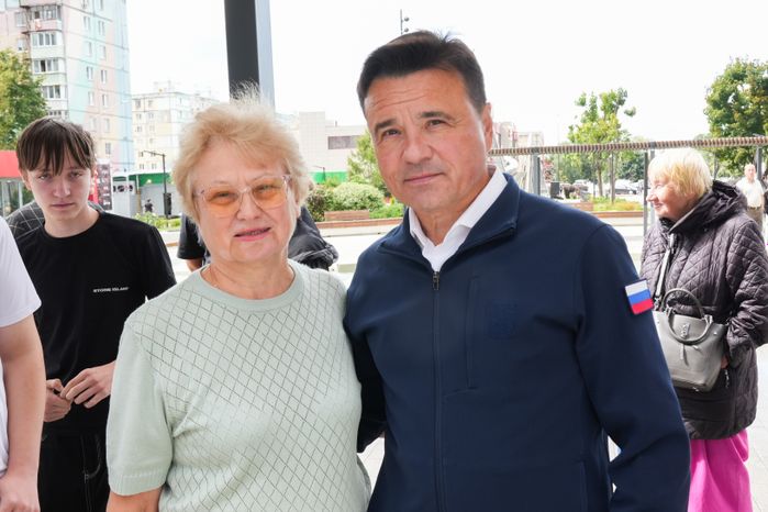 Андрей Воробьев проверил благоустройство сквера "60 лет победы" в Егорьевске
