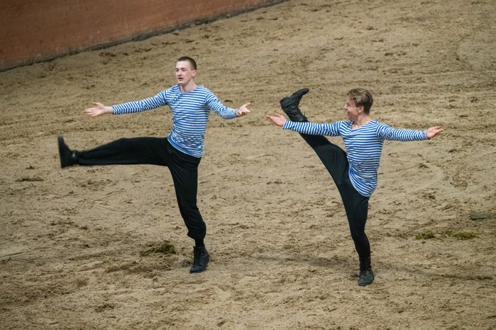 Конное представление «Наша весна! Наша Победа!» в парке «Патриот»