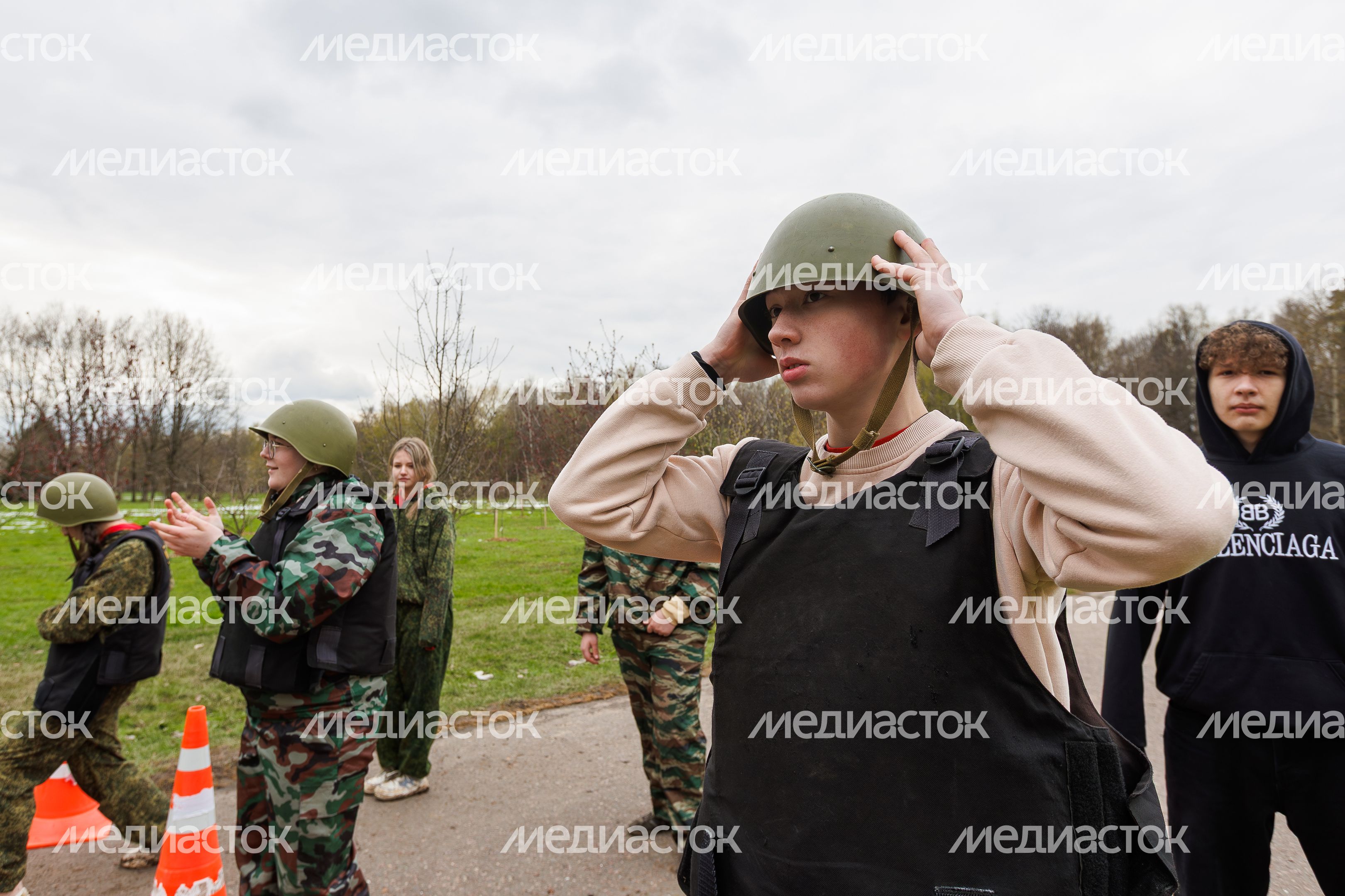 Военно-патриотическая игра «Юнармия, вперед!», посвященная Дню Победы, в Горках Ленинских Военно-патриотическая игра «Юнармия, вперед!», посвященная Дню Победы, в Горках Ленинских