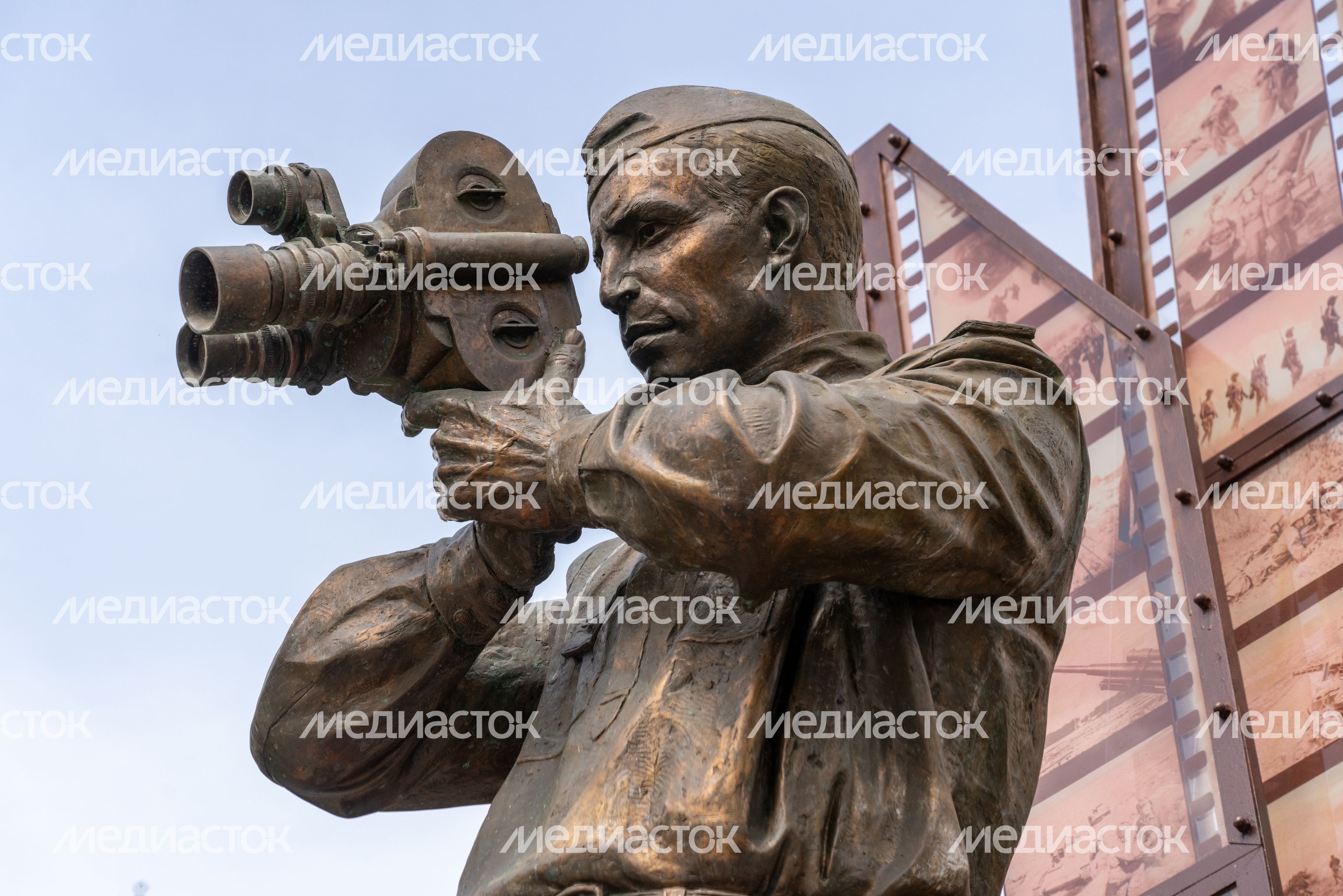 Памятник фронтовому кинооператору в Красногорске Памятник фронтовому кинооператору в Красногорске