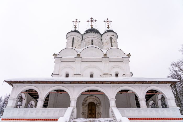 Церковь Преображения Господня в селе Большие Вяземы Одинцовского округа