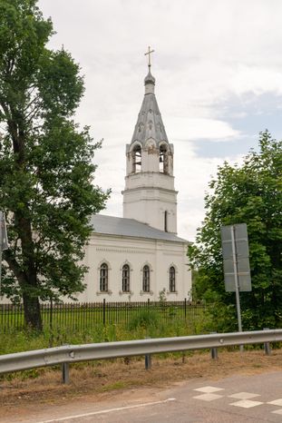 Шаховская. Воскресенский храм села Раменье