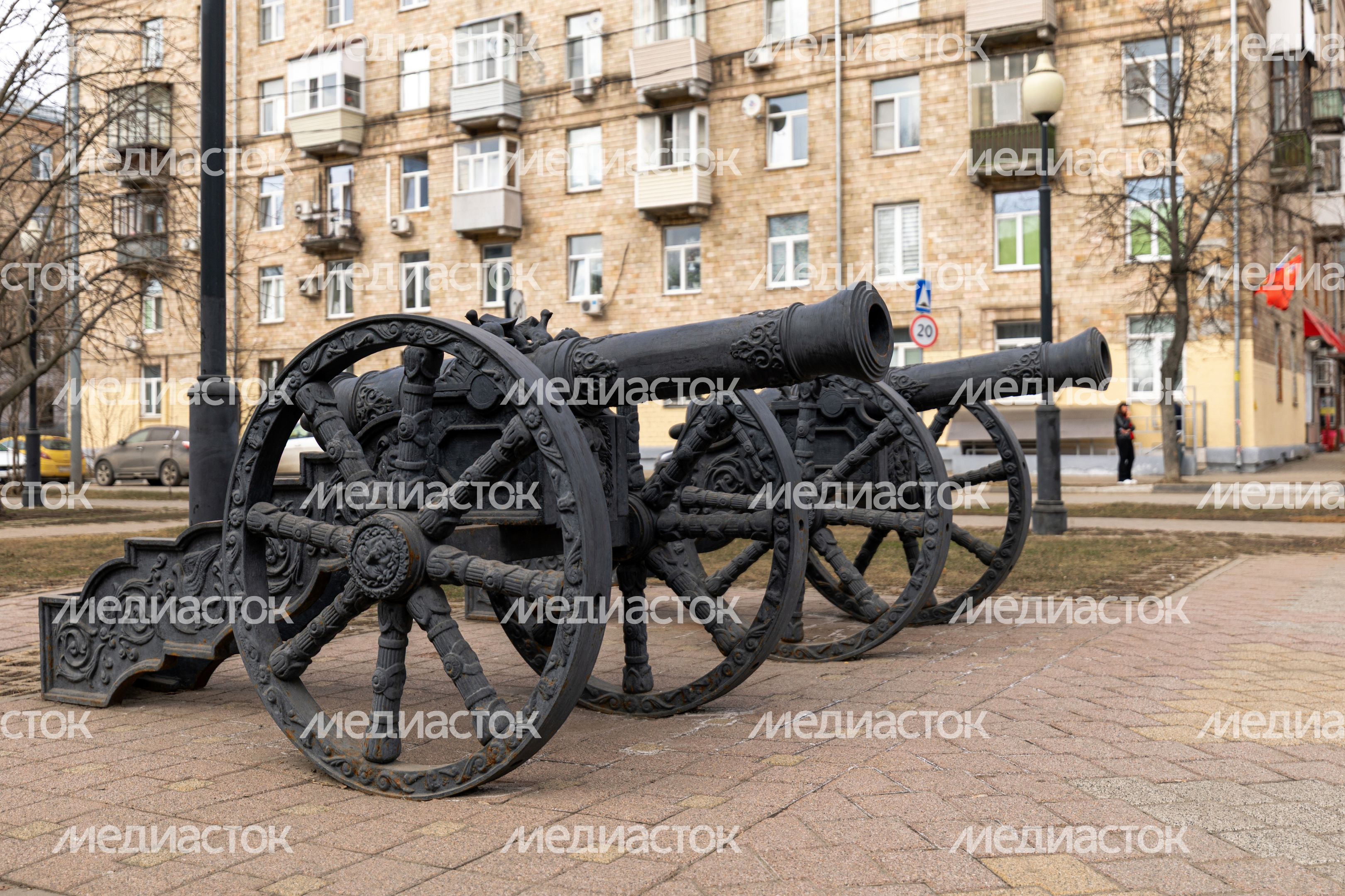 Памятник технике «Пушки» на проспекте Ленина в Балашихе