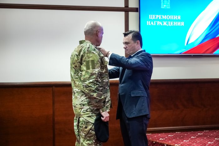 Андрей Воробьев вручил награды бойцам подразделений БАРС