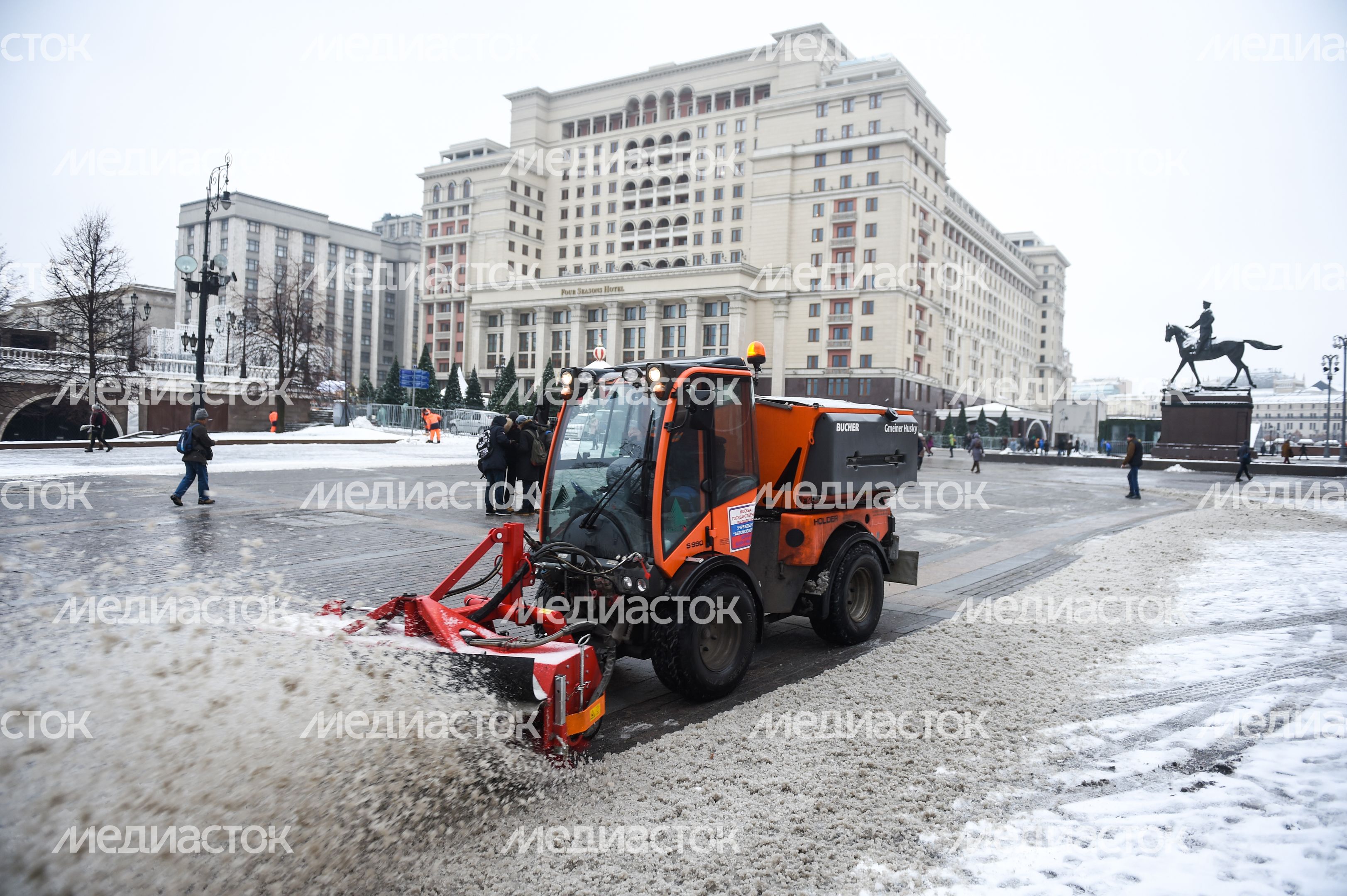 Последстивя сильного снегопада в Москве