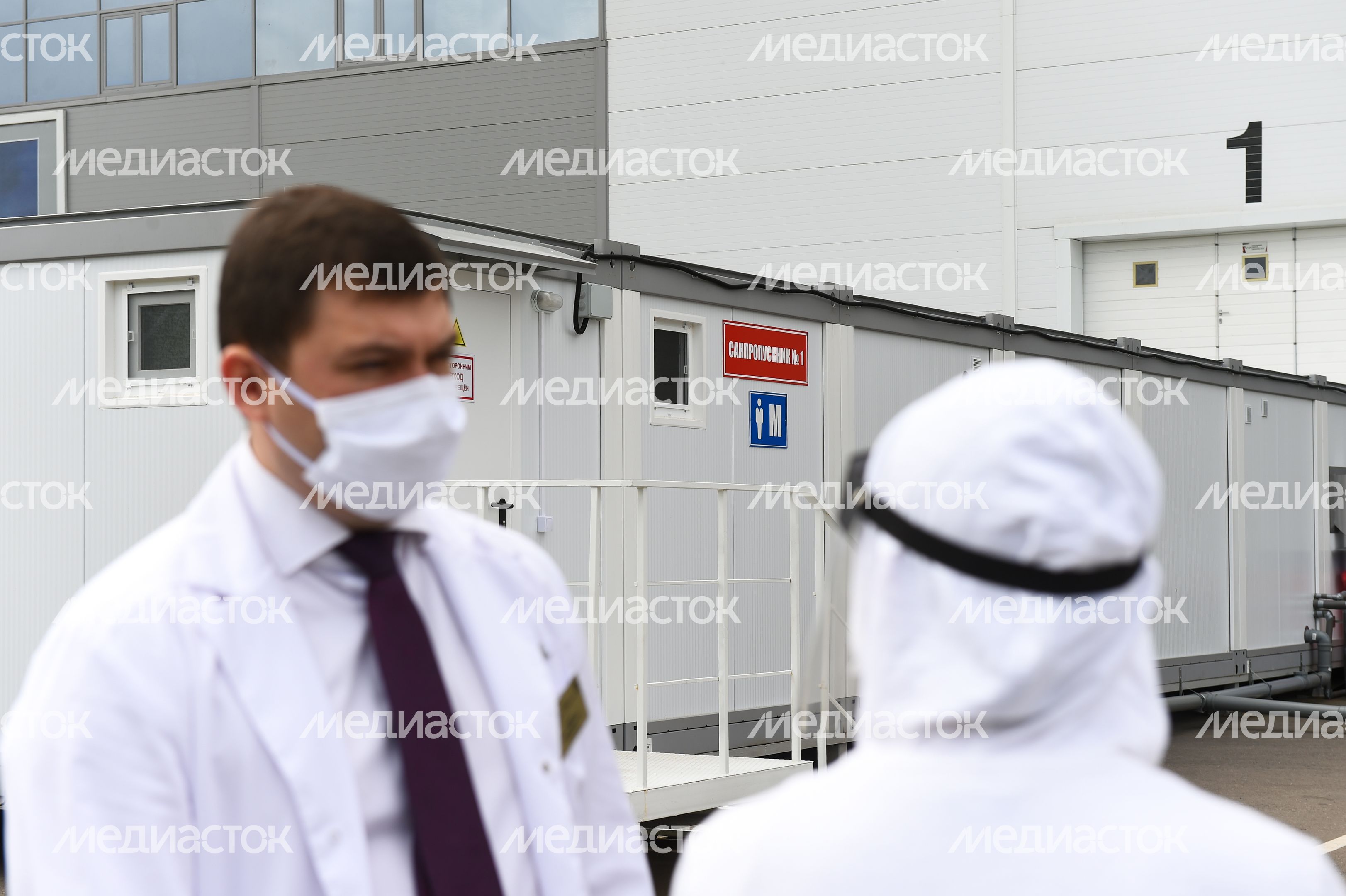Медицинский центр для больных с коронавирусом, организованный в павильонах Конгрессно-выставочного центра в Кубинке