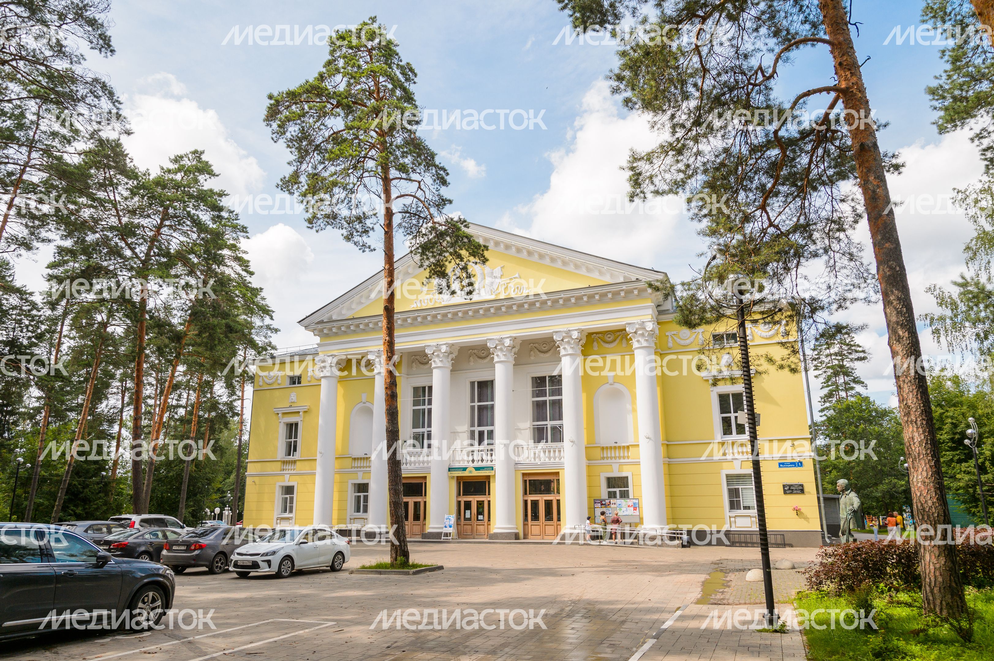 Дубна. Парк Набережная им. Д. И. Менделеева Дубна. Парк Набережная им. Д. И. Менделеева
