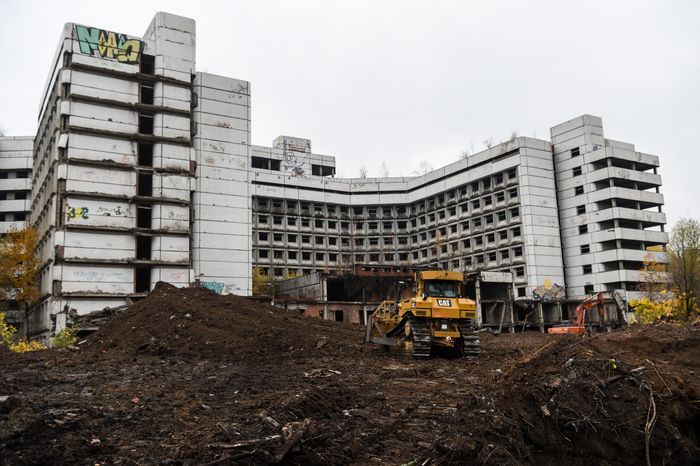 Начало работ по демонтажу Ховринской заброшенной больницы