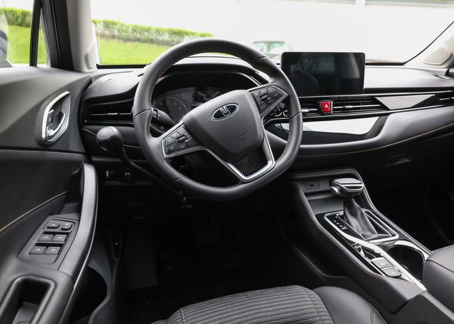 Участникам СВО вручили ключи от автомобилей с ручным управлением