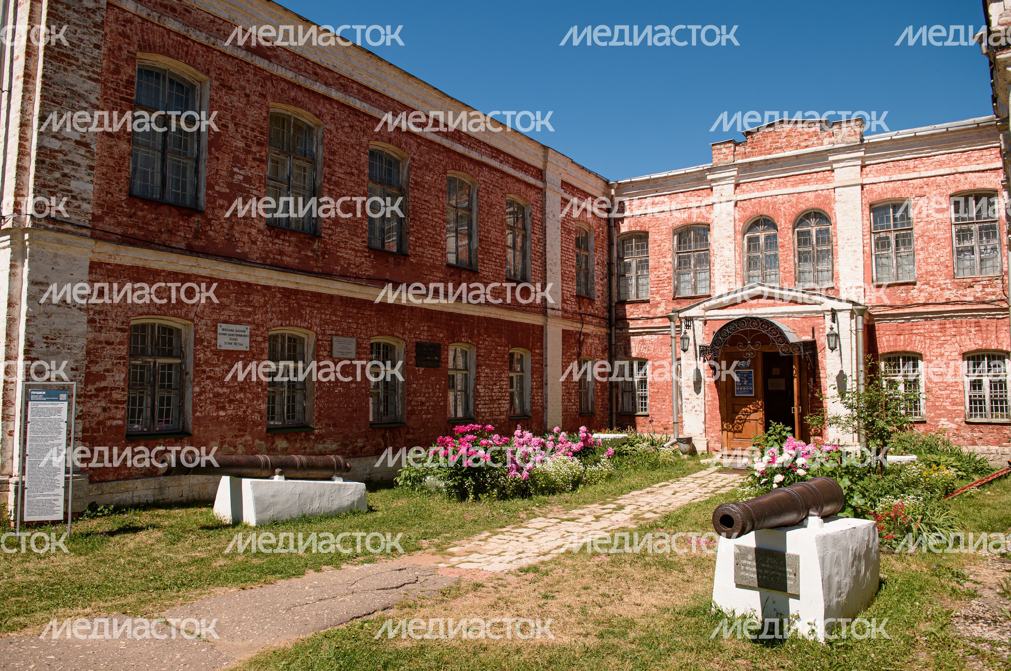 Летние виды Горицкого Успенского монастыря