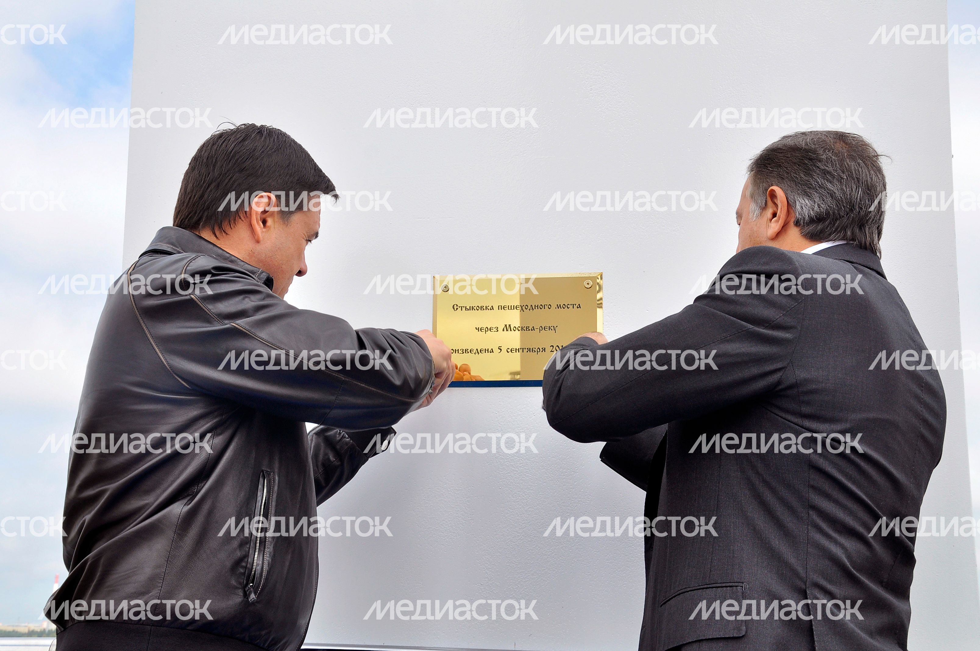 А. Воробьев проверил строительство пешеходного моста между Мякининской и Павшинской поймами А. Воробьев проверил строительство пешеходного моста между Мякининской и Павшинской поймами